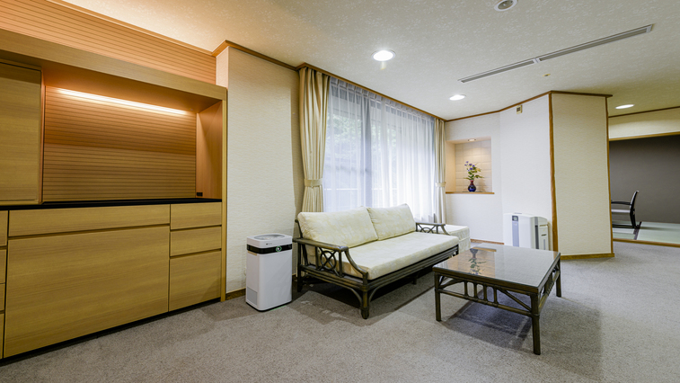 和洋室リビング2000x1125