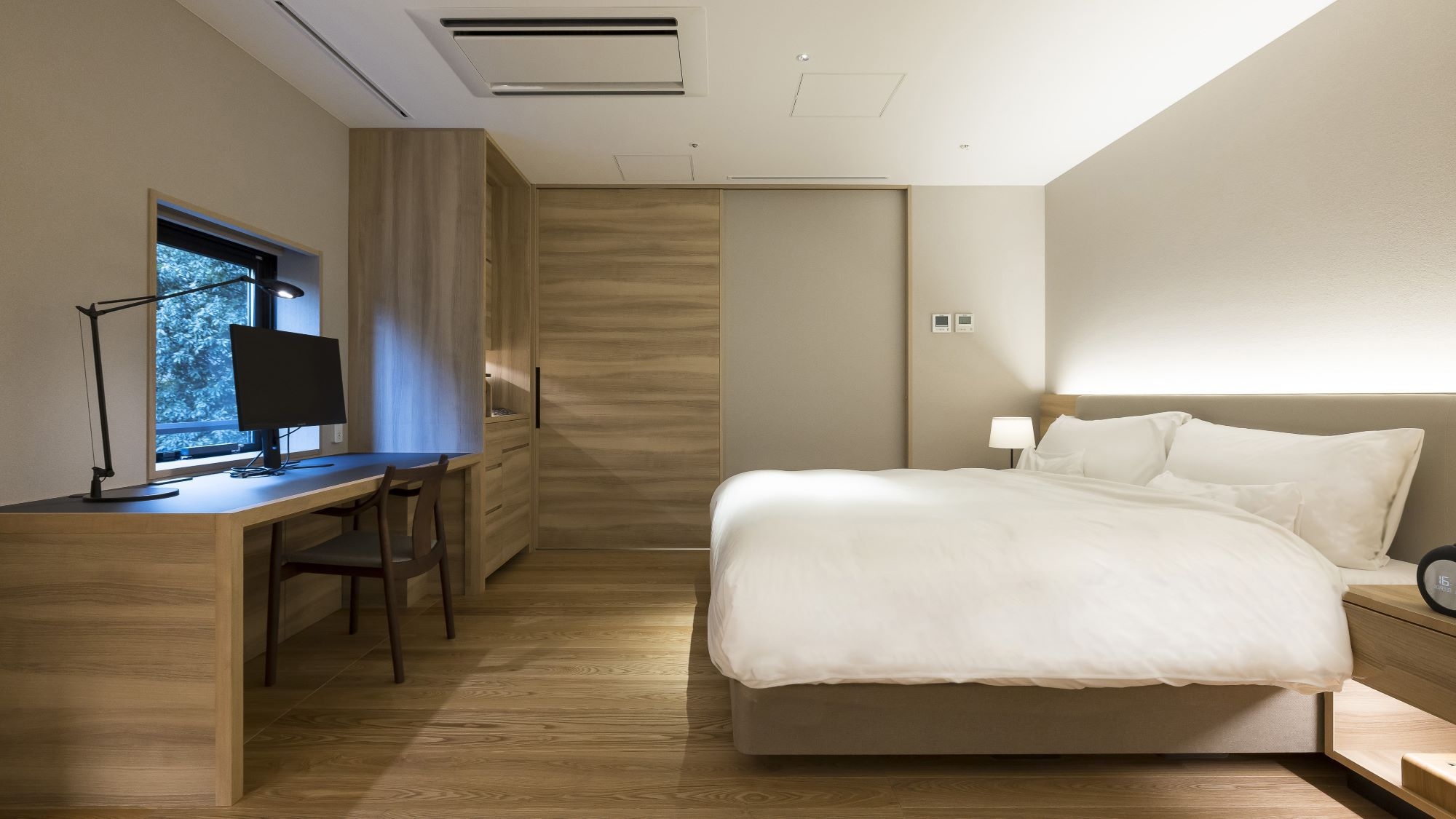 【お食事場所お任せ・特定日】2022年11月リニューアルオープン！東館・銀泉半露天スイート「葵」