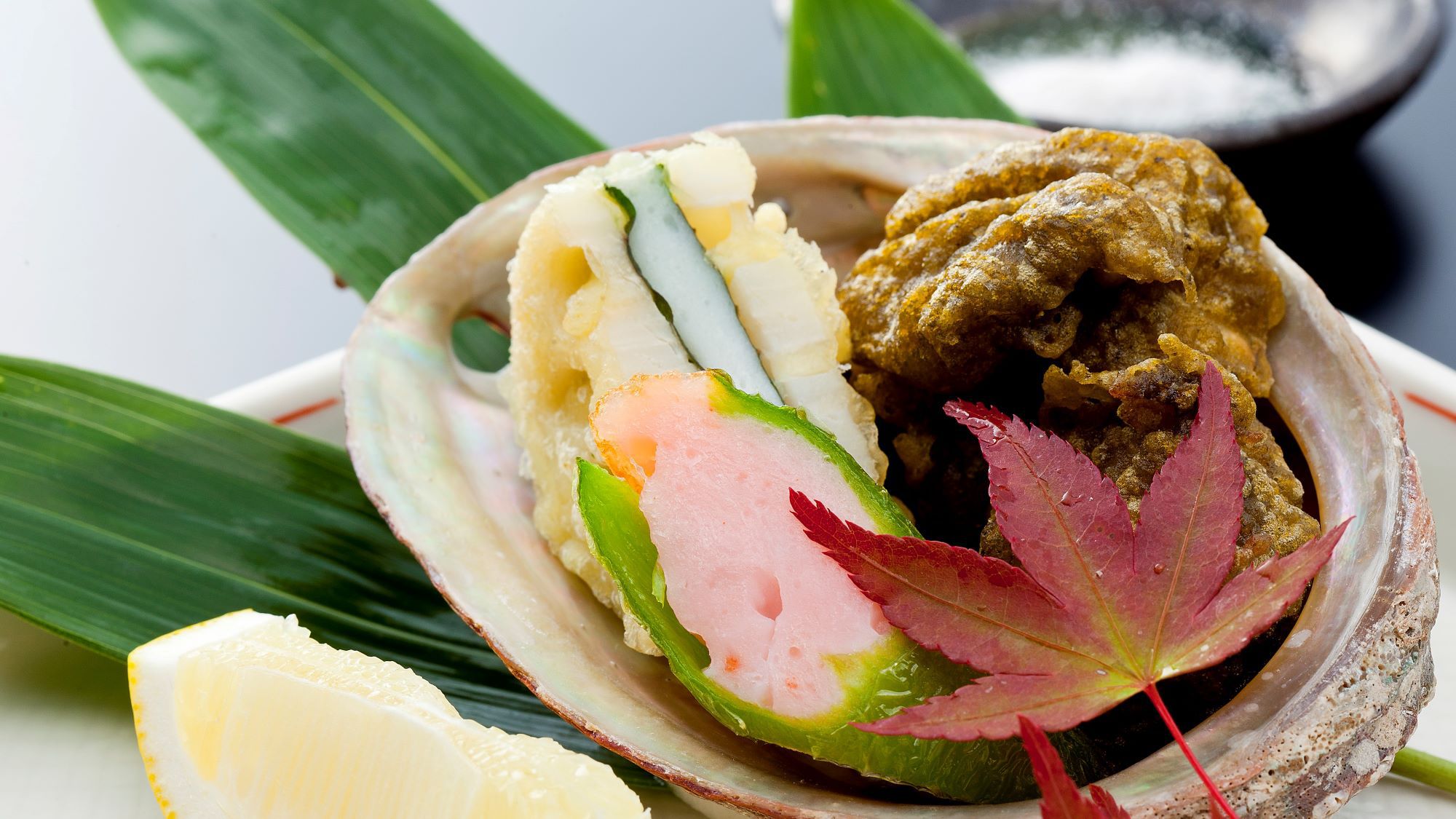【お部屋食】「特選季節懐石」〜四季の高級食材を旬に合わせてお献立が年4回替わる見映えも重視した懐石〜