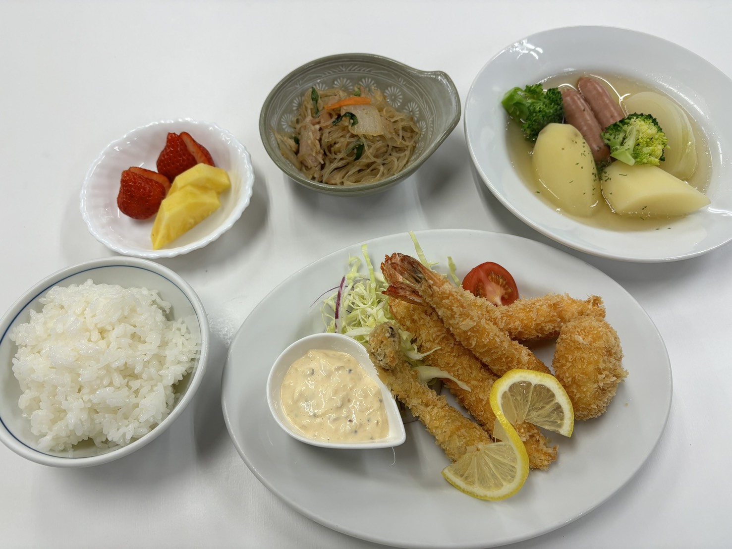 美咲旅館の夕ご飯になります。