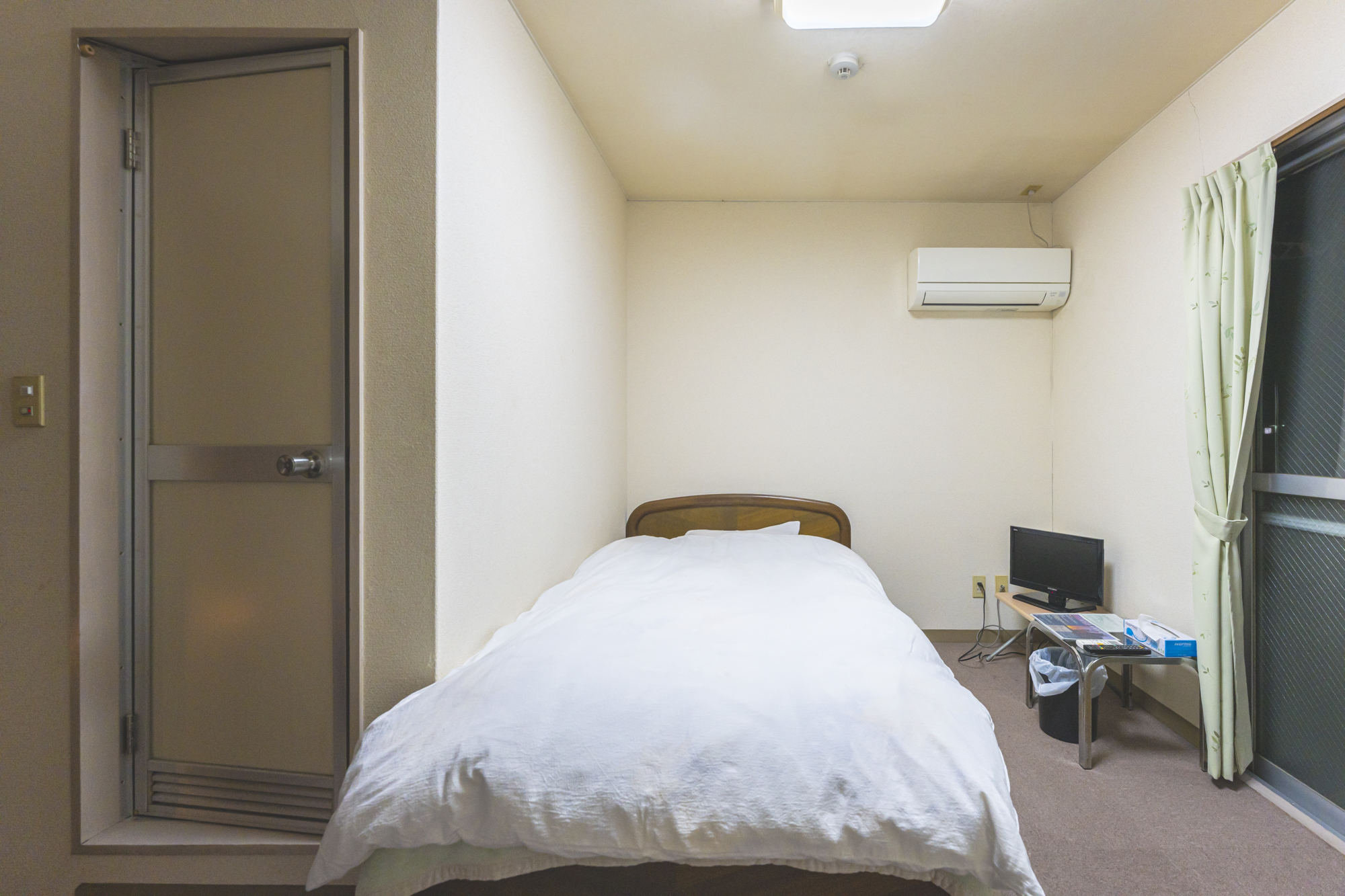 洋室シングル バストイレ付