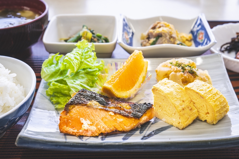 【朝食付き】朝は美咲旅館の和朝食｜徒歩2分