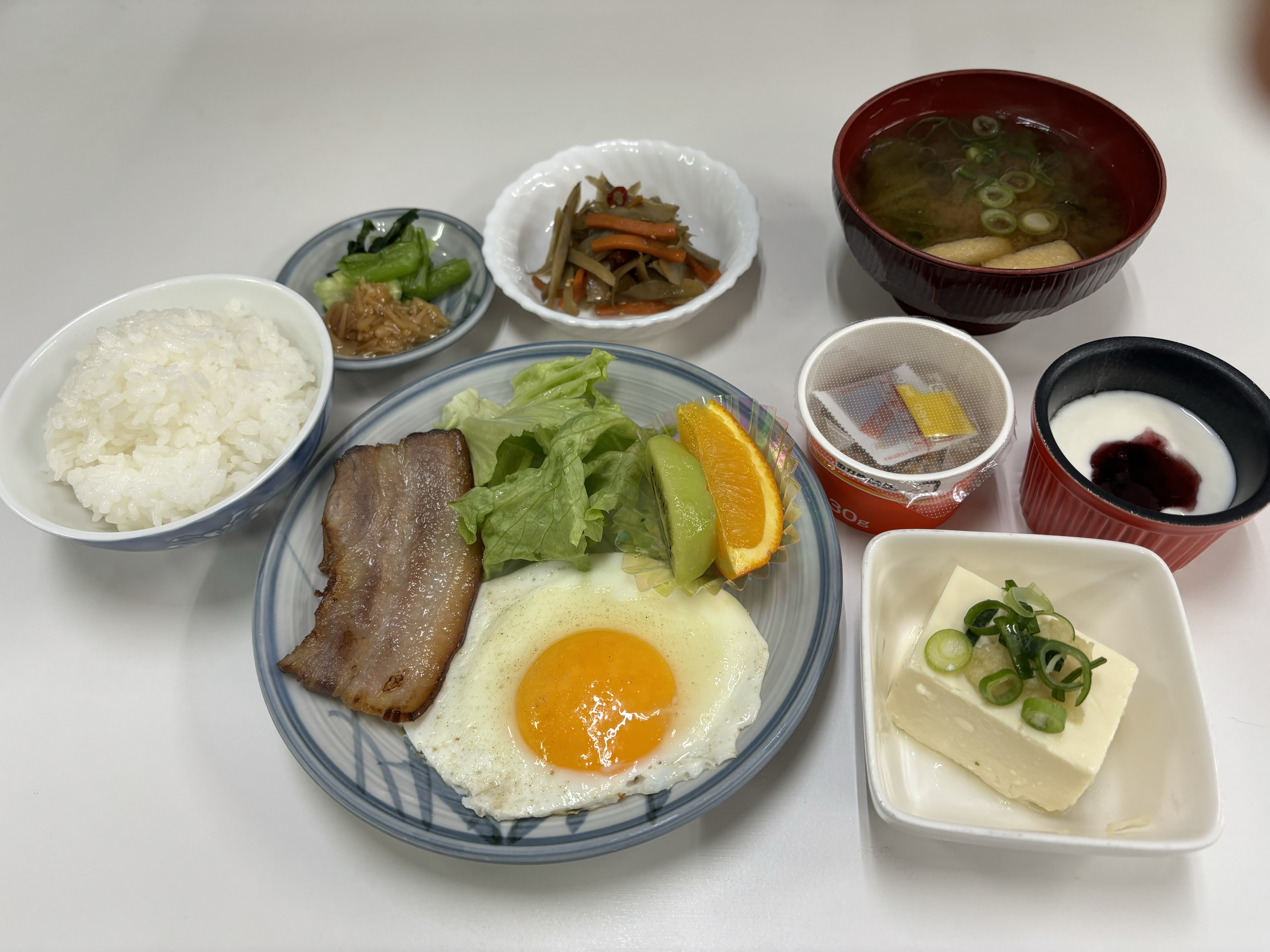 【朝食】料理店自慢の日替わり和定食