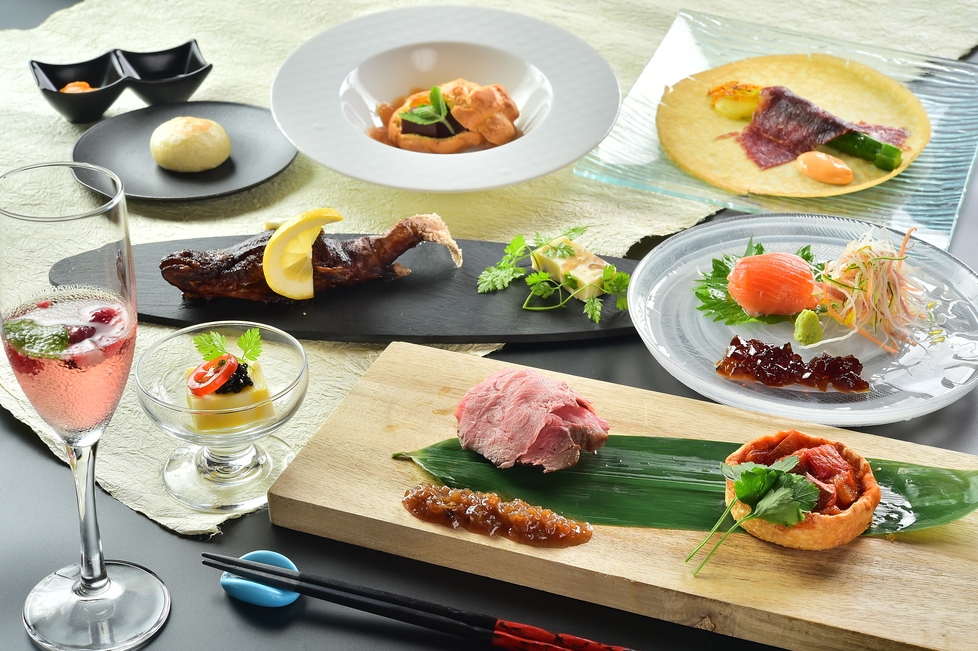 【一泊二食付】美味少食！≪絶品★創作コース料理≫を程よく◇湯がつむぐ〜ココロとカラダの癒し旅◇