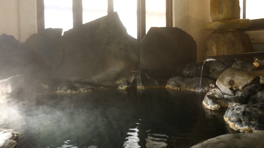 【千人風呂】あつ湯。野沢温泉ならではの高温の湯をお愉しみ下さい。
