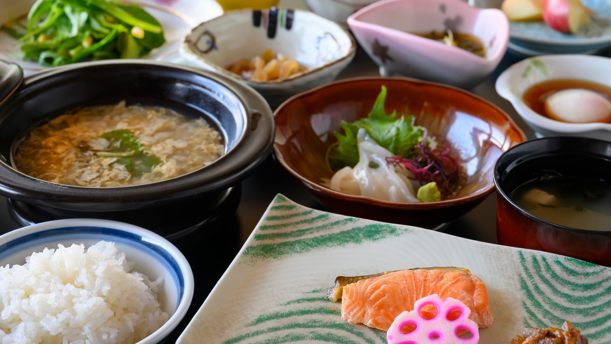 【GW＜4/25〜5/5＞朝食付】チェックイン21時迄！地物食材たっぷりの和朝食＆温泉でリフレッシュ
