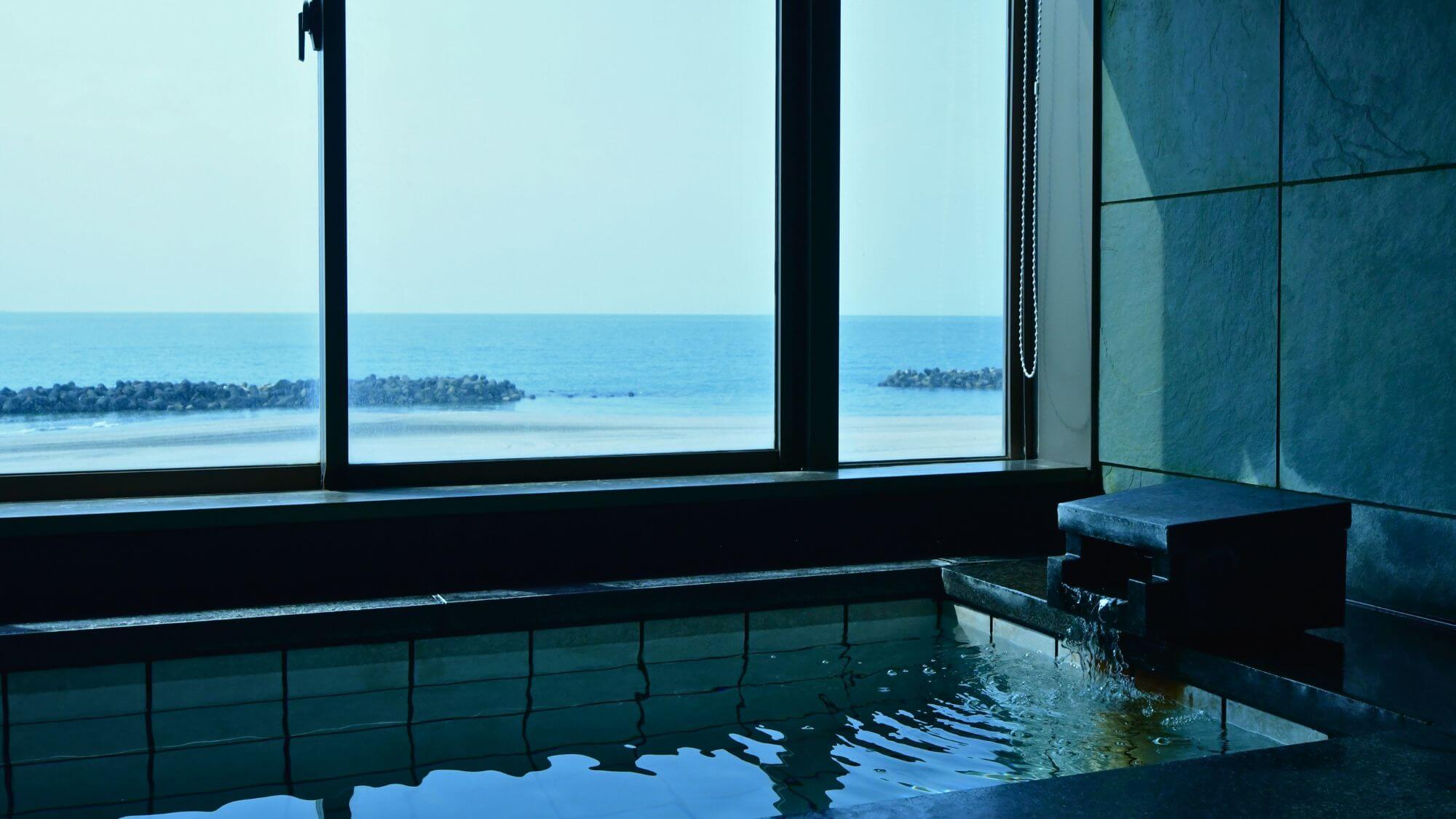 【温泉露天風呂付き離れ】霽海-seikai-　オーシャンビューの客室温泉。