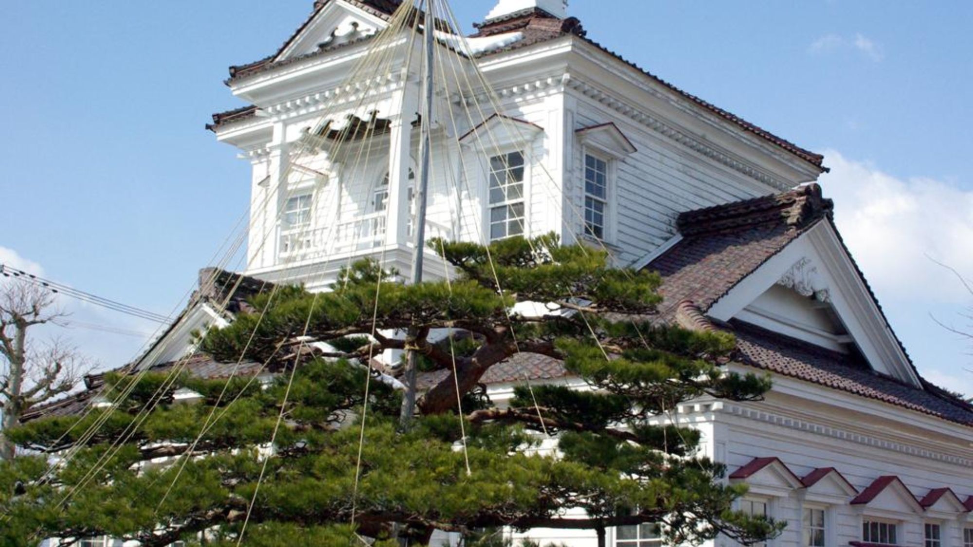 【致道博物館】当館から車で約25分。四季の自然を感じられる日本庭園もあり、写真撮影や散策にもおすすめ