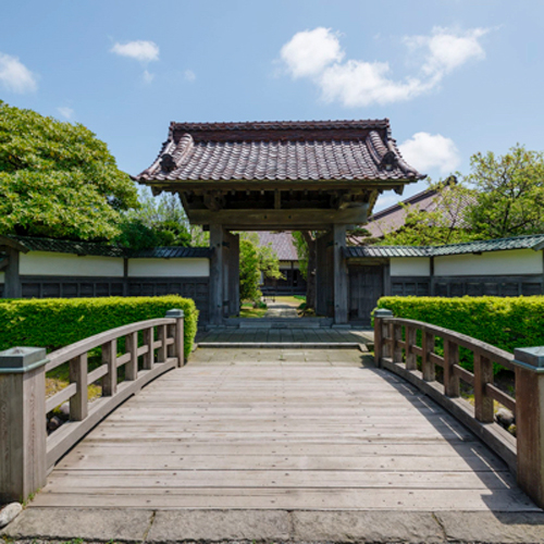 *致道博物館／明治時代の資料などが展示されています。当館よりお車で約25分