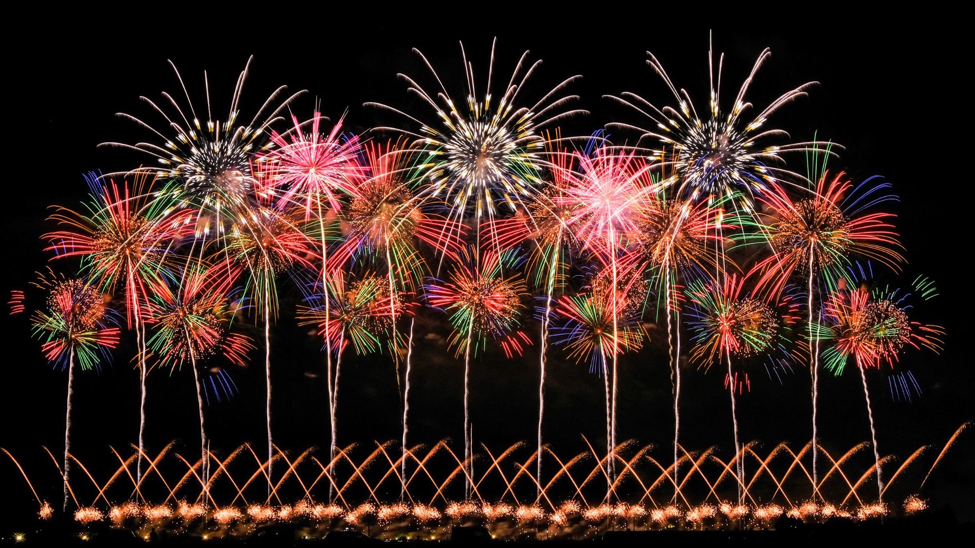 【赤川花火大会】日本の花火100選でもトップ10に入る日本屈指の花火大会です。