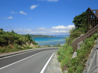 ウッパマビーチへの道