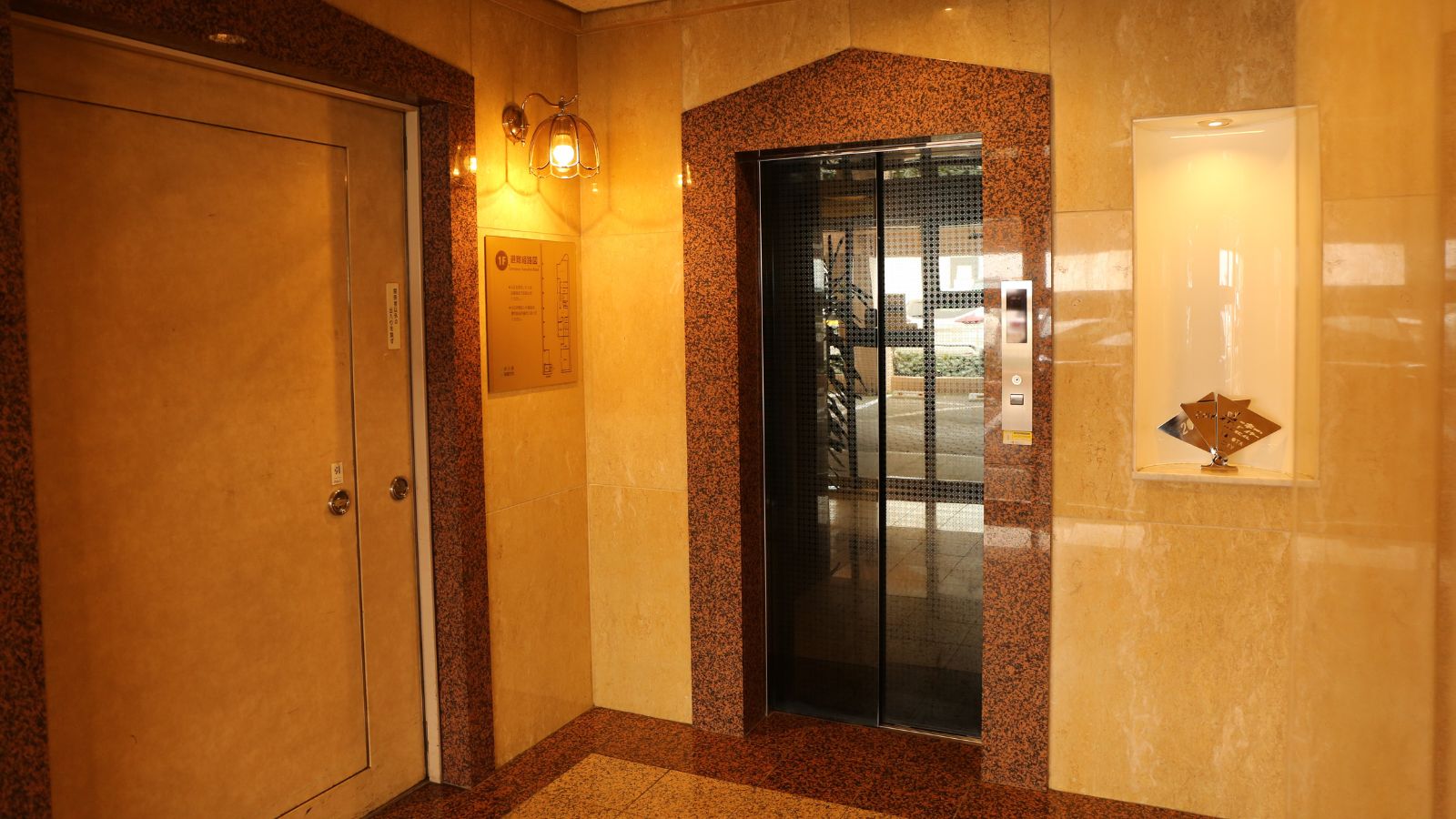 【エレベーターホール】