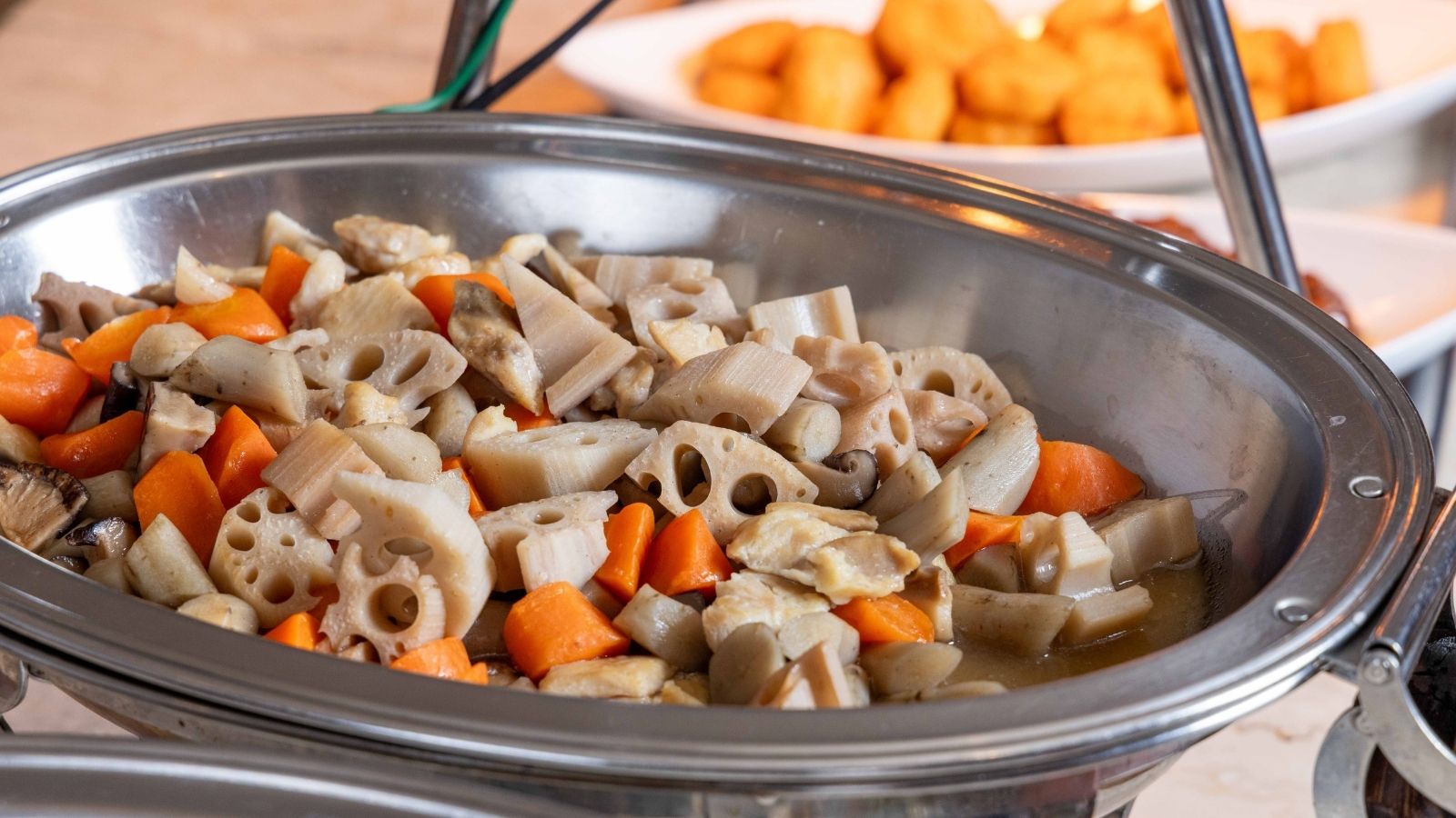 地元の食材を使った日替わりの和洋朝食バイキング