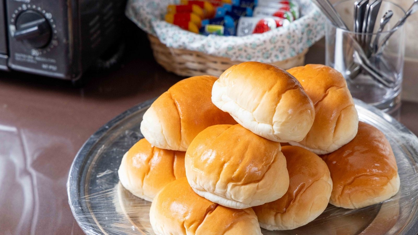 地元の食材を使った日替わりの和洋朝食バイキング