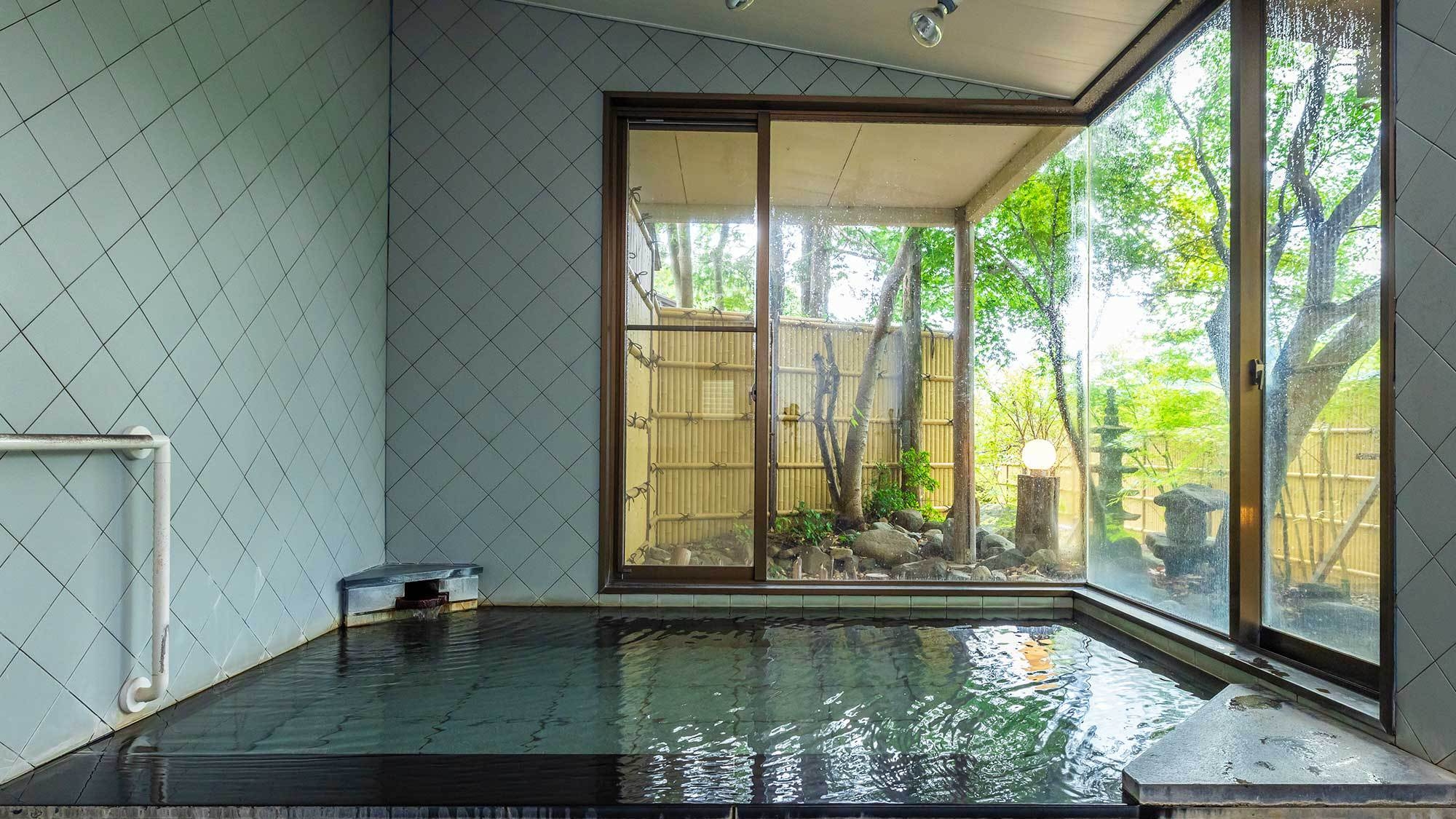 ＜事前カード決済限定＞【素泊まり】源泉かけ流しの露天風呂付客室にお得にステイ♪隣接フードコートあり