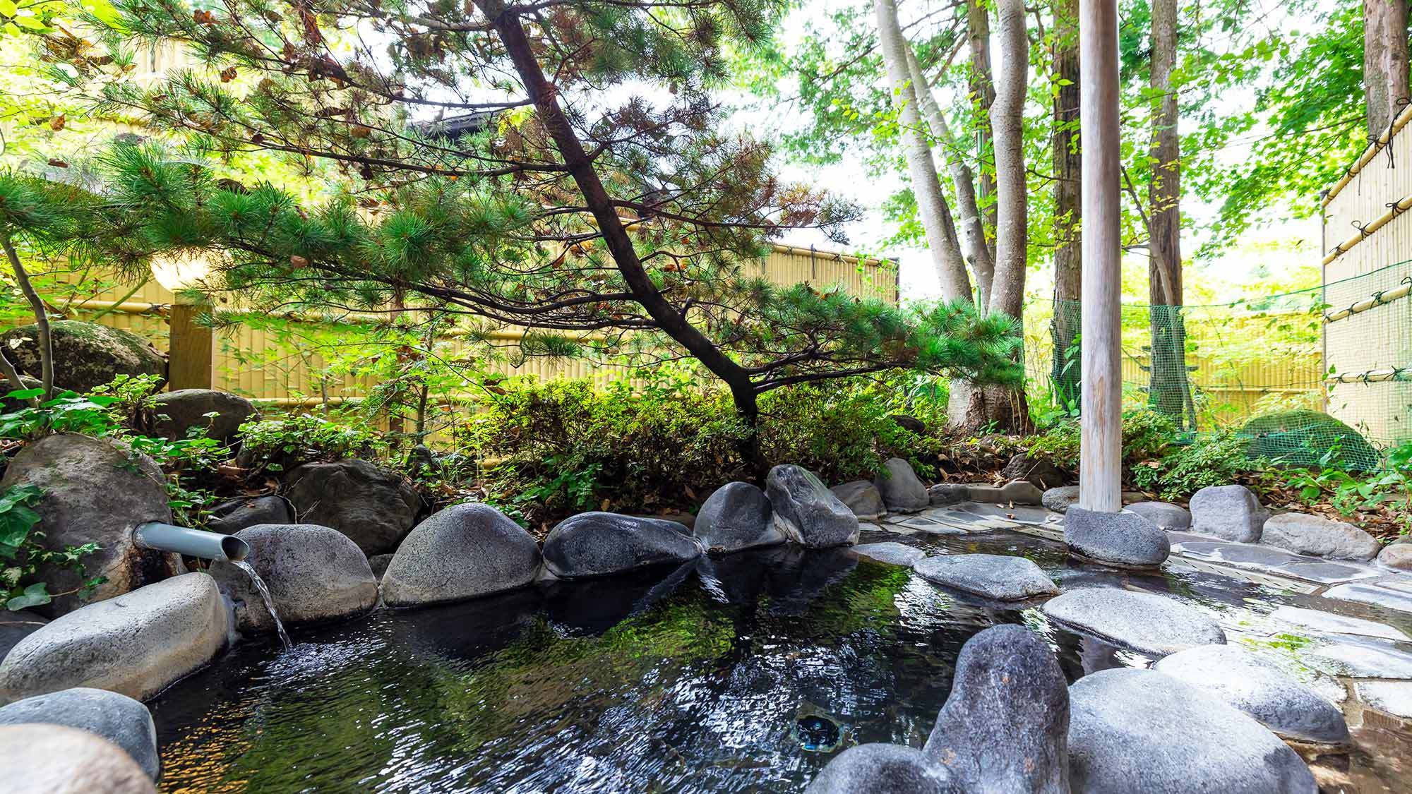 ＜事前カード決済限定＞【素泊まり】源泉かけ流しの露天風呂付客室にお得にステイ♪隣接フードコートあり