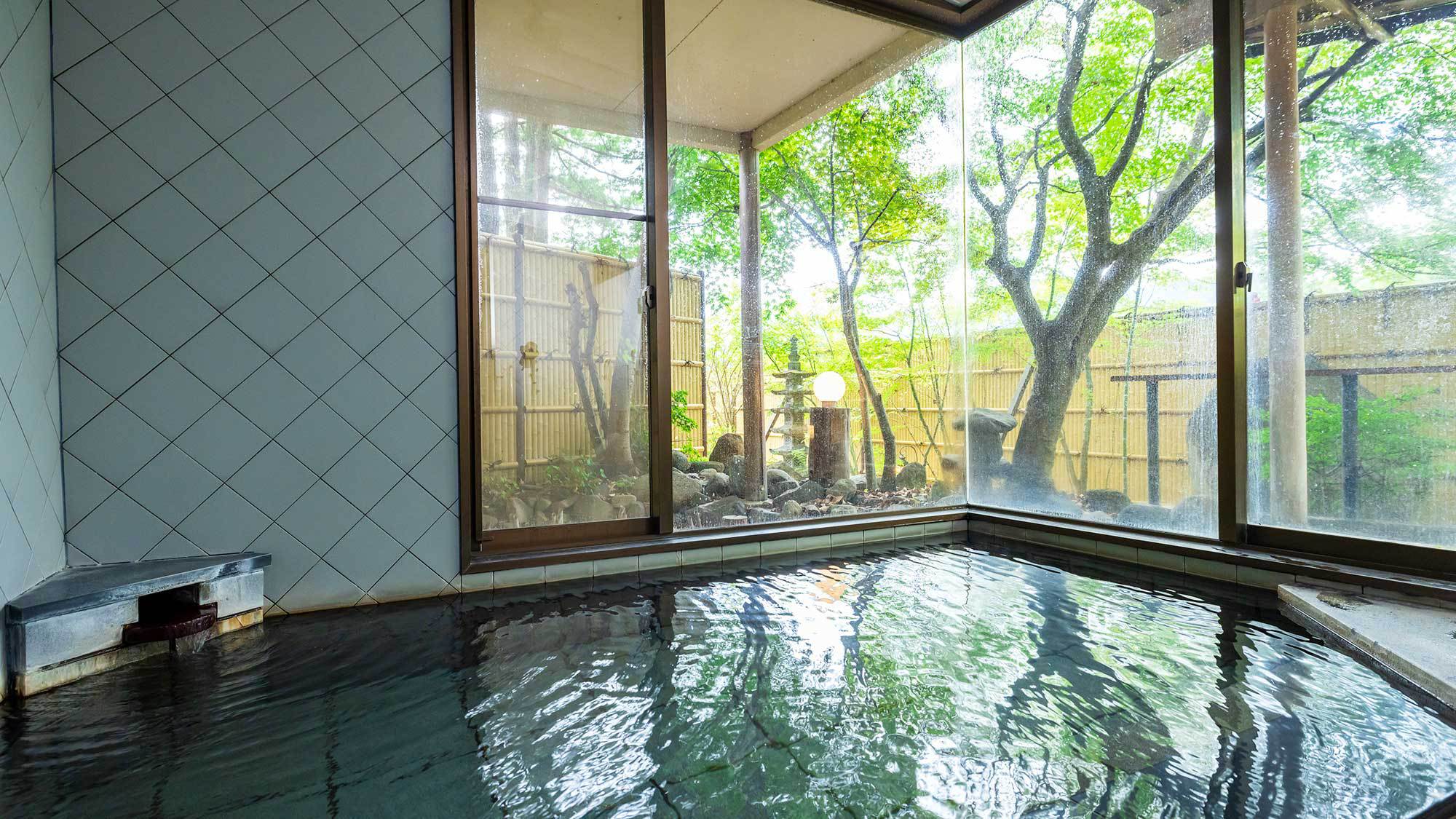 【事前カード決済×一人旅プラン】全室源泉かけ流しの露天風呂で癒しを★500円分の食事券付（素泊まり）