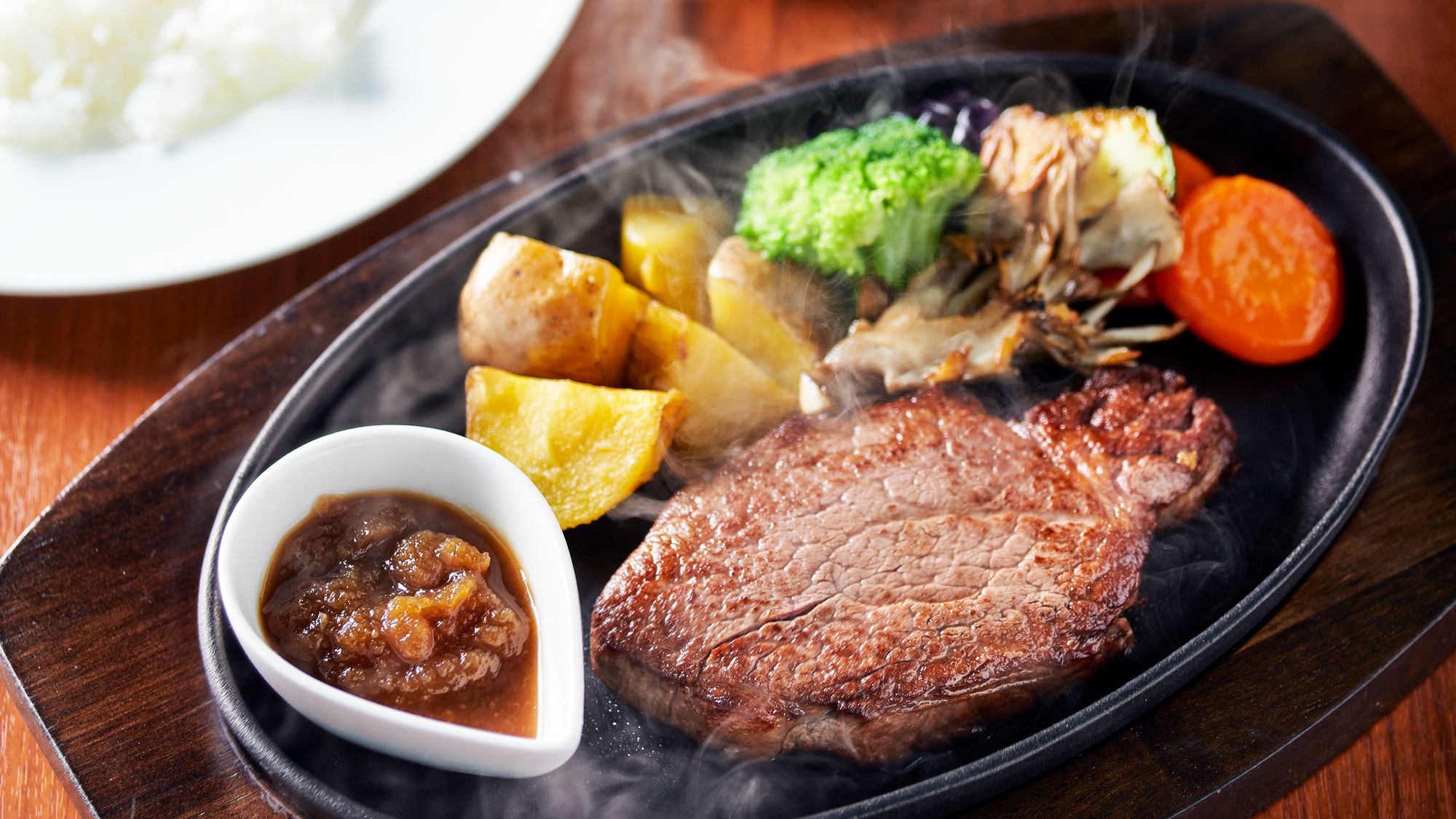 【2食付プラン】フードホールでとちぎ霧降高原牛ステーキの夕食を堪能＆朝食付＜露天風呂付客室＞