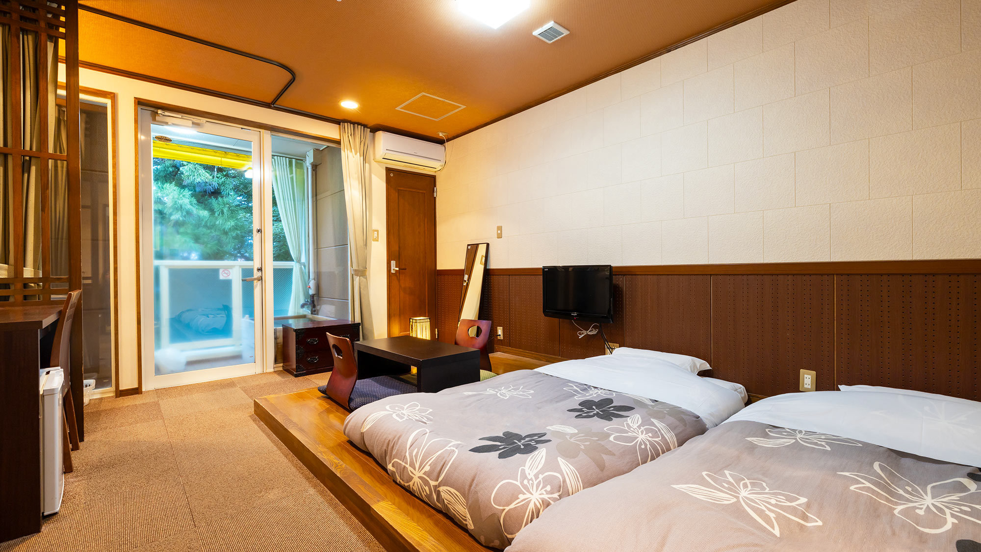【露天風呂付き客室】和風ツインルーム（小上がり+布団）