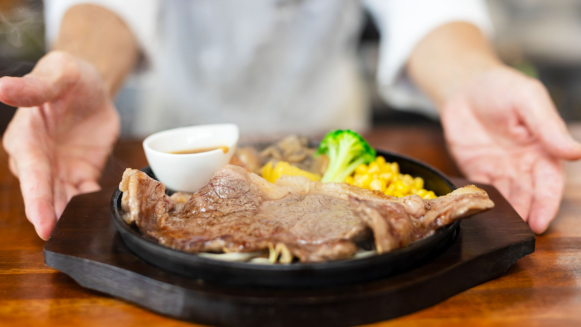 【ザ・グリーンテラス日光】出来立ての料理を熱いうちにお召し上がりください。