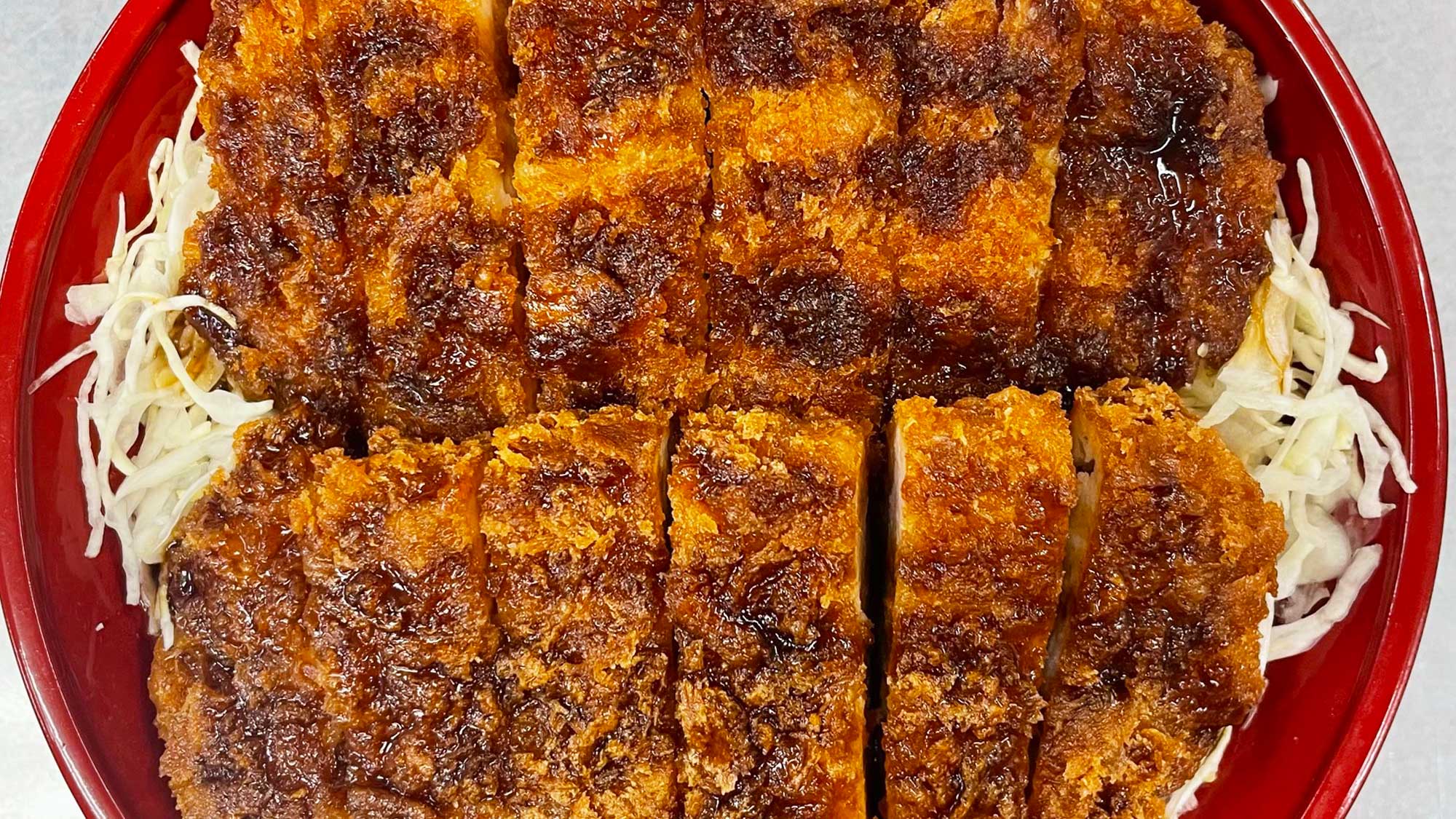 【M'sキッチン】ソースをたっぷりと染み込ませたカツを2枚もトッピング！Wソースカツ丼