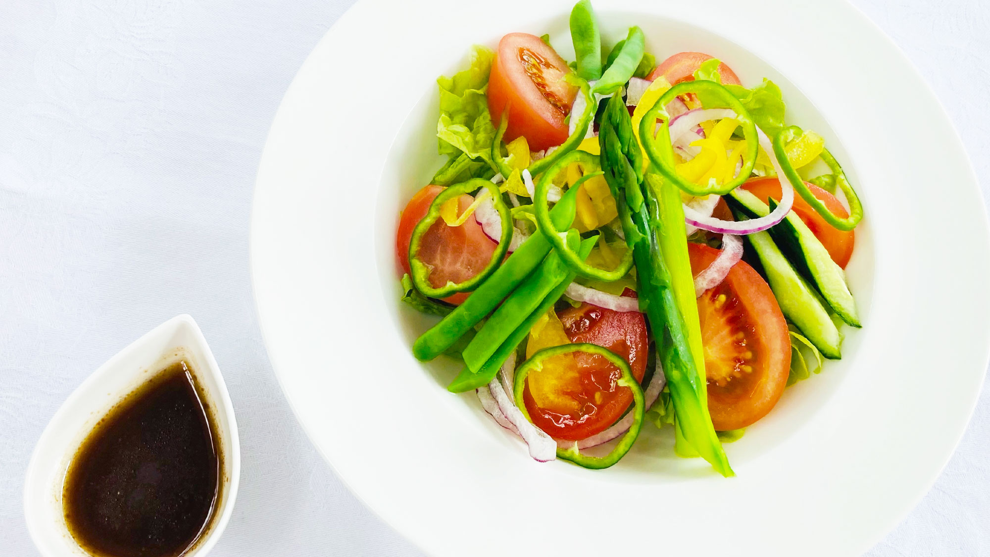 【ザ・ステーキテラス】採れたての野菜をそのままサラダに！その時期の旬を美味しく味わえる自家菜園サラダ