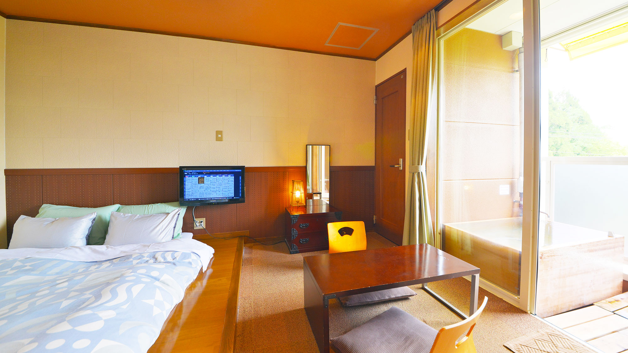 【和風ダブルルーム】洋室なのに和を感じられる空間で、のんびりお寛ぎください。