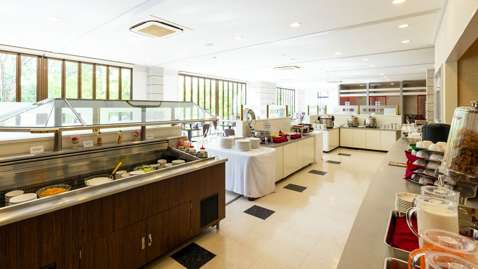 【朝食】約20品の洋食バイキング（飲み物を含む）をご用意いたします。