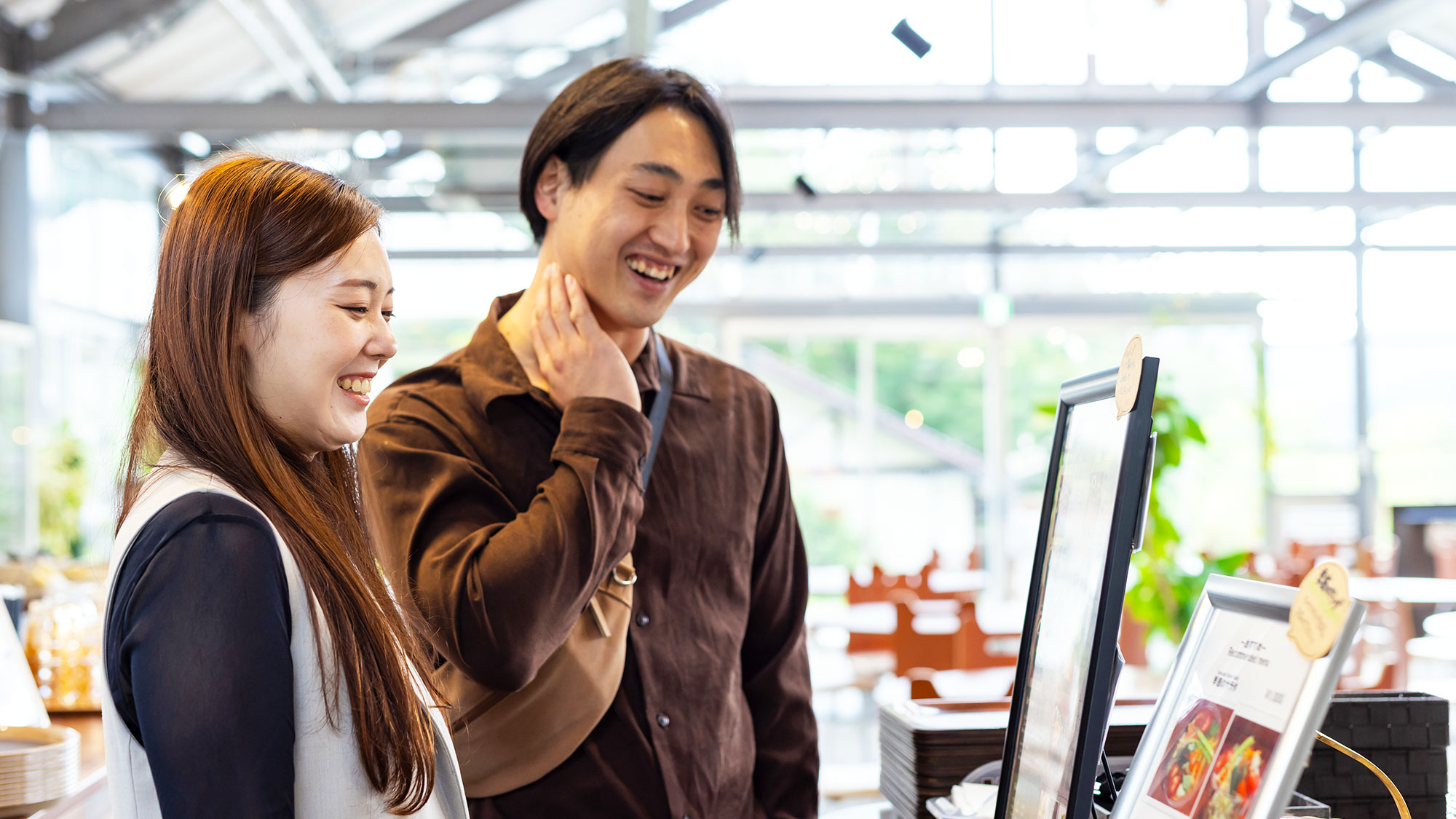 【ザ・グリーンテラス日光】フードホール出入口には各レストランのおすすめメニューも紹介しています。