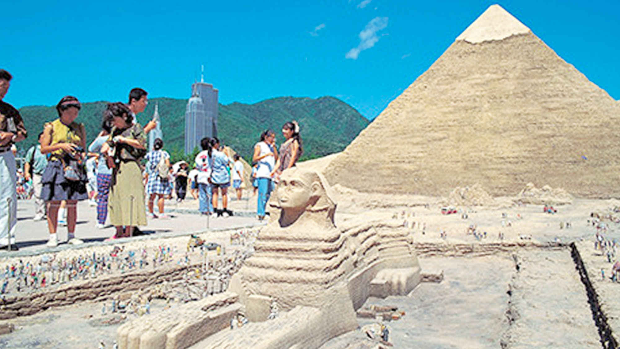 【東武ワールドスクウェア】世界建築物を1/25に再現・展示するテーマパーク。当施設からお車で約23分