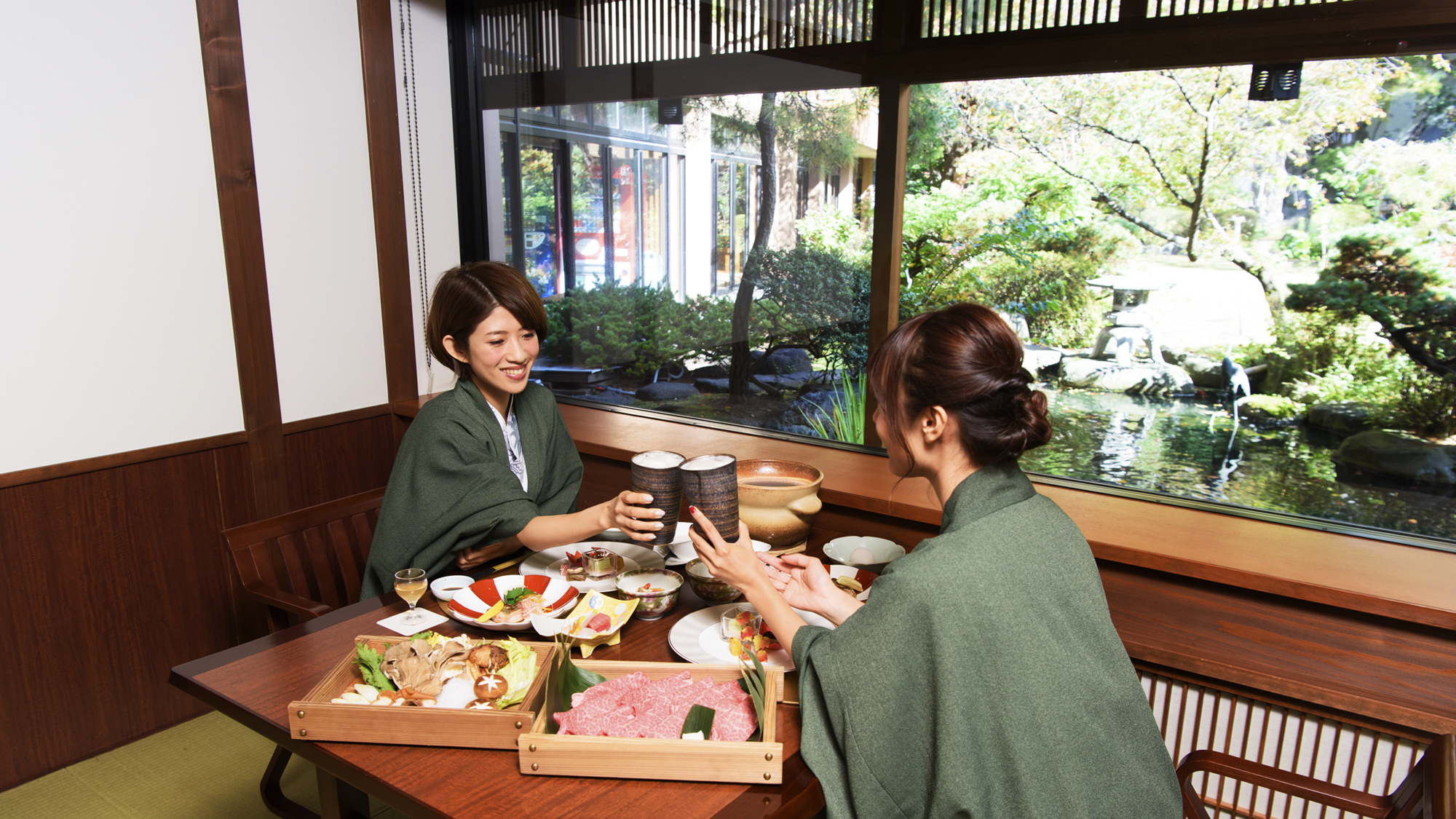 大切な人と、個室で囲む笑顔の食卓。