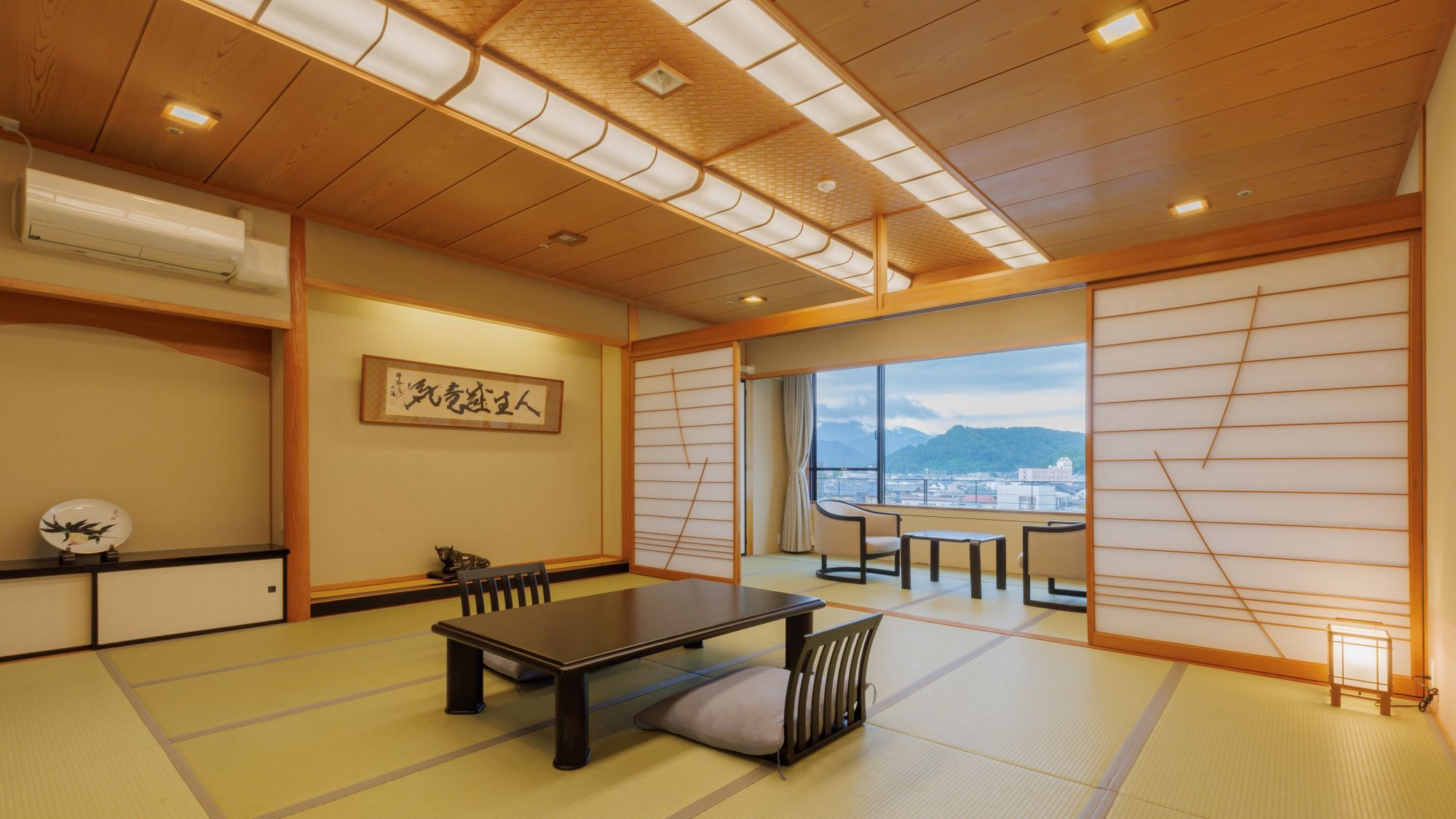 ＜2020年6月表装改装＞ 伝統的な日本旅館スタイルの広々とした【15畳+広縁6畳+前室3畳】の一間