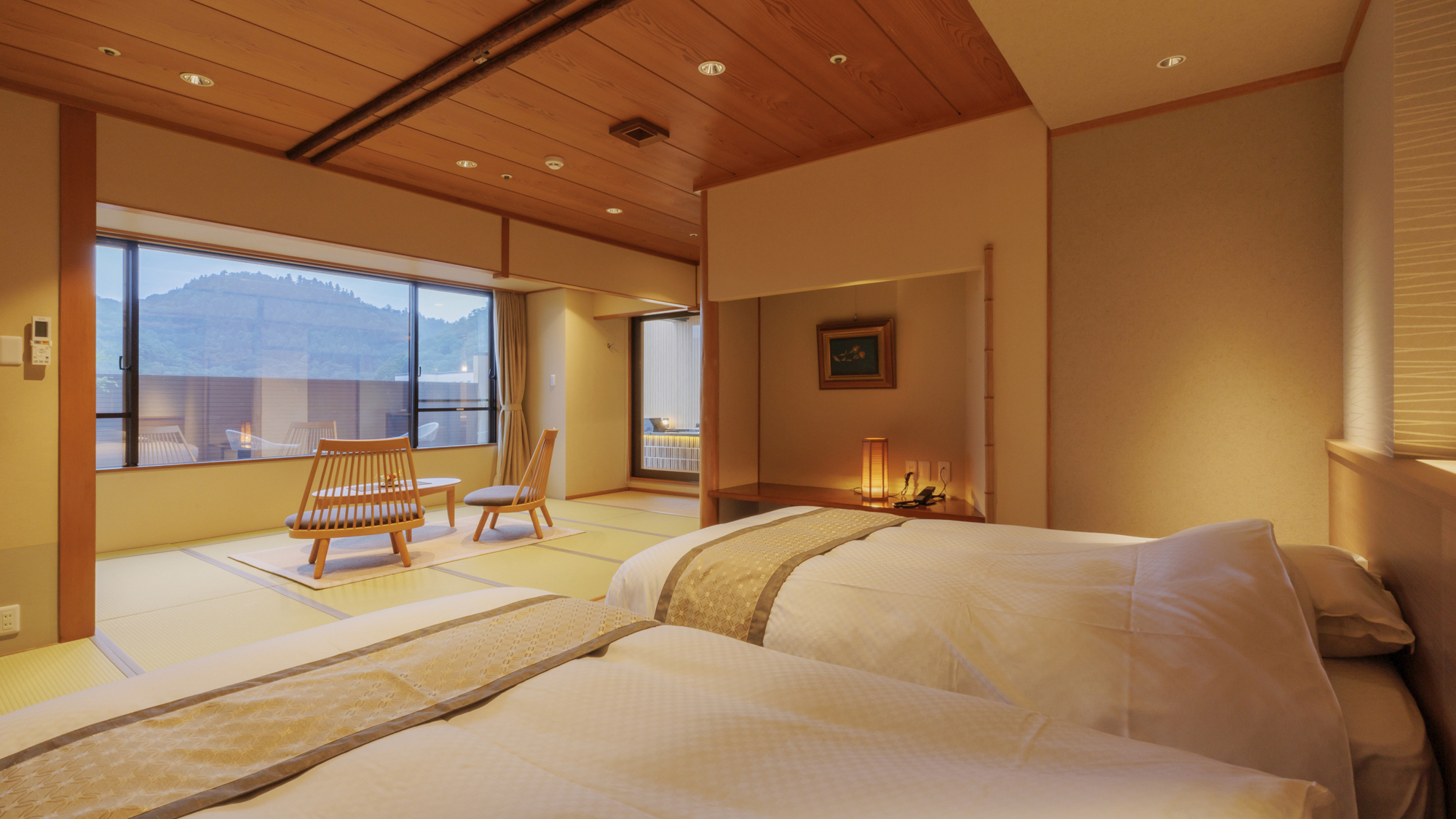 広さ30㎡の専用ルーフトップテラスと展望露天風呂付の特別な空間です。