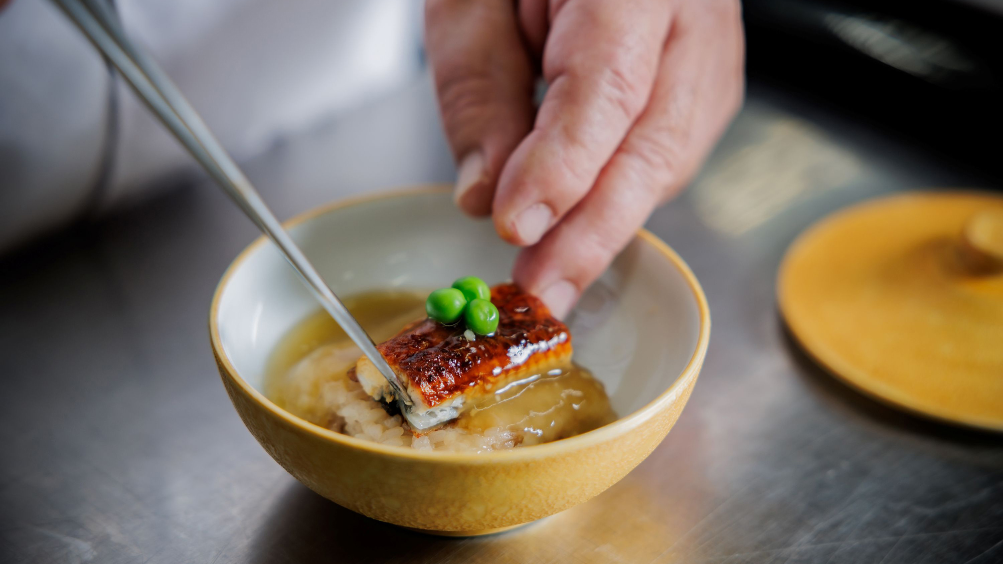 名代料理、うなぎのむき蕎麦蒸し。