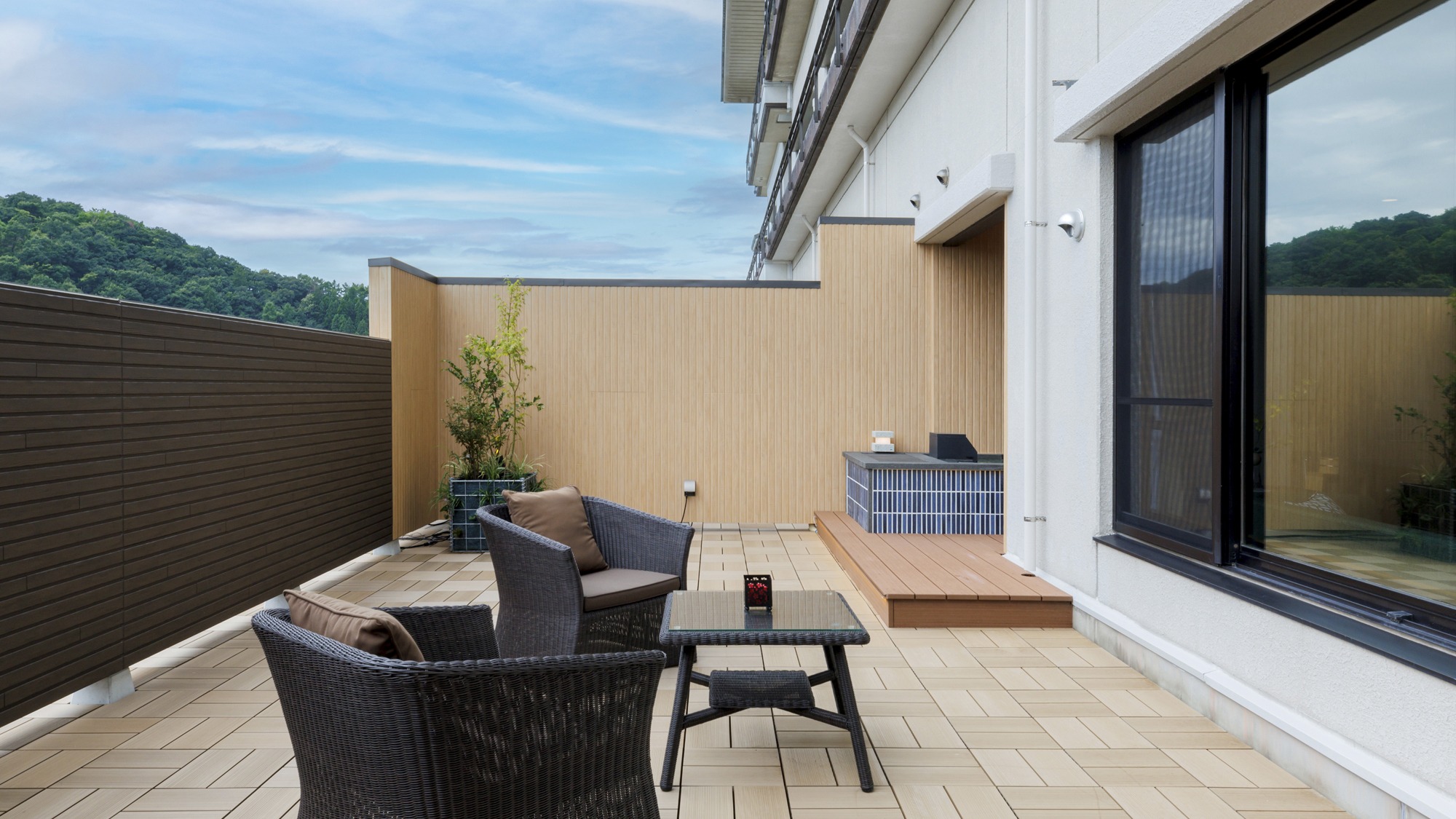 四季折々の美しさを感じながら過ごすひとときは、まるで日常を離れた特別な時間。