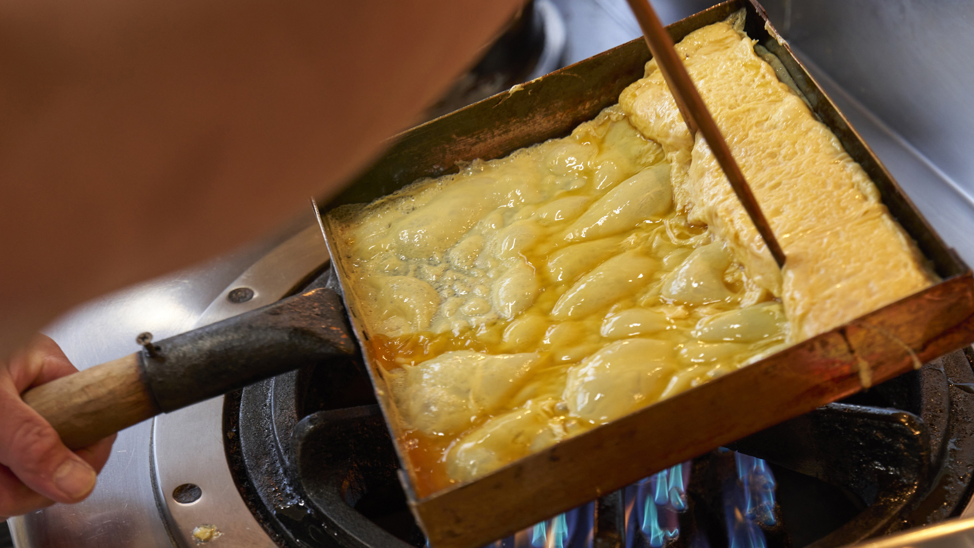 和食調理人が手がける厚焼きだし巻き玉子。 