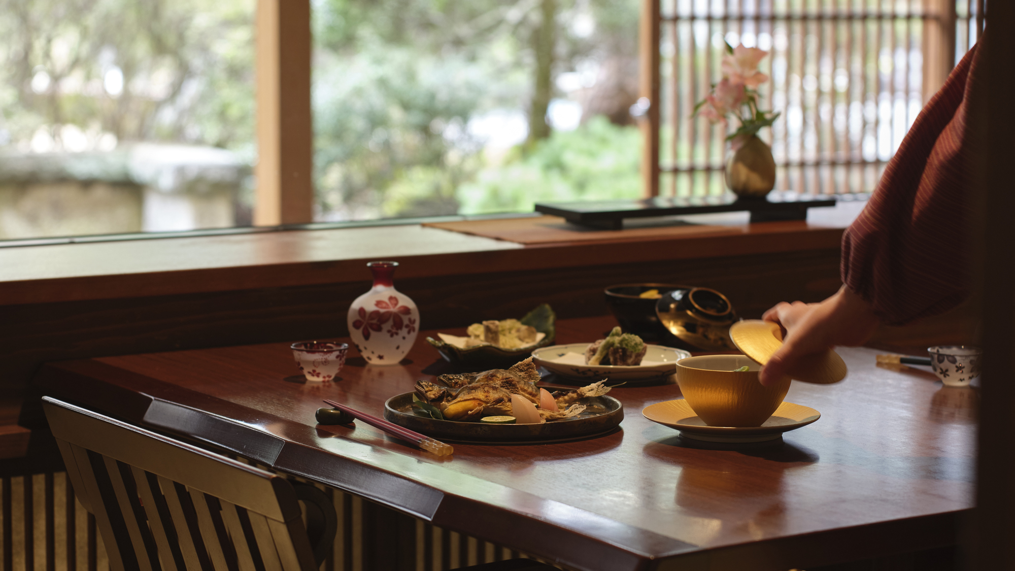 和の心が息づく食のひとときが、ゆるやかに流れてゆく。