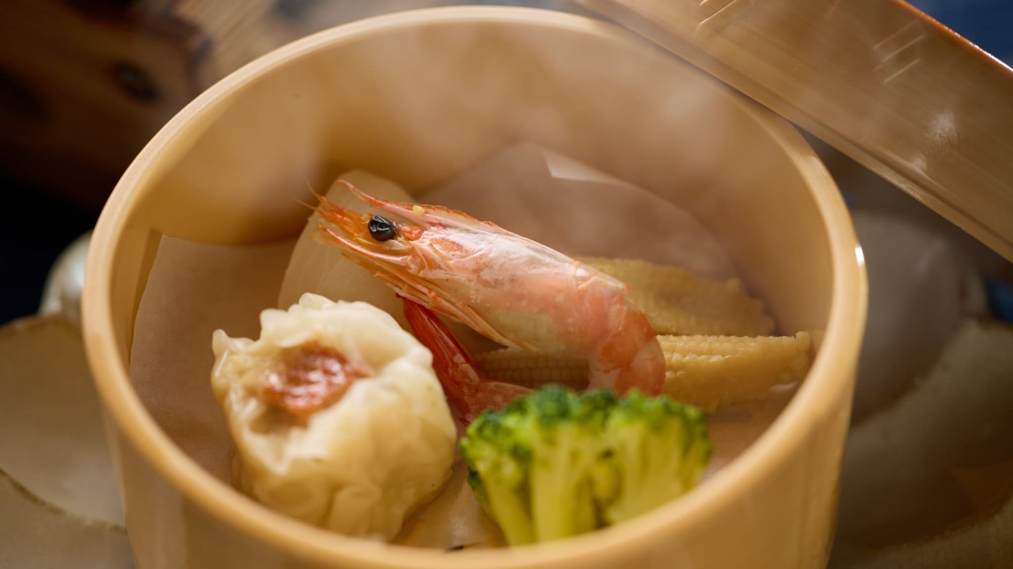【夕食｜和会席の温物】シュウマイや海老など、厳選具材の旨みが凝縮。心まで温まる優しい味わい。