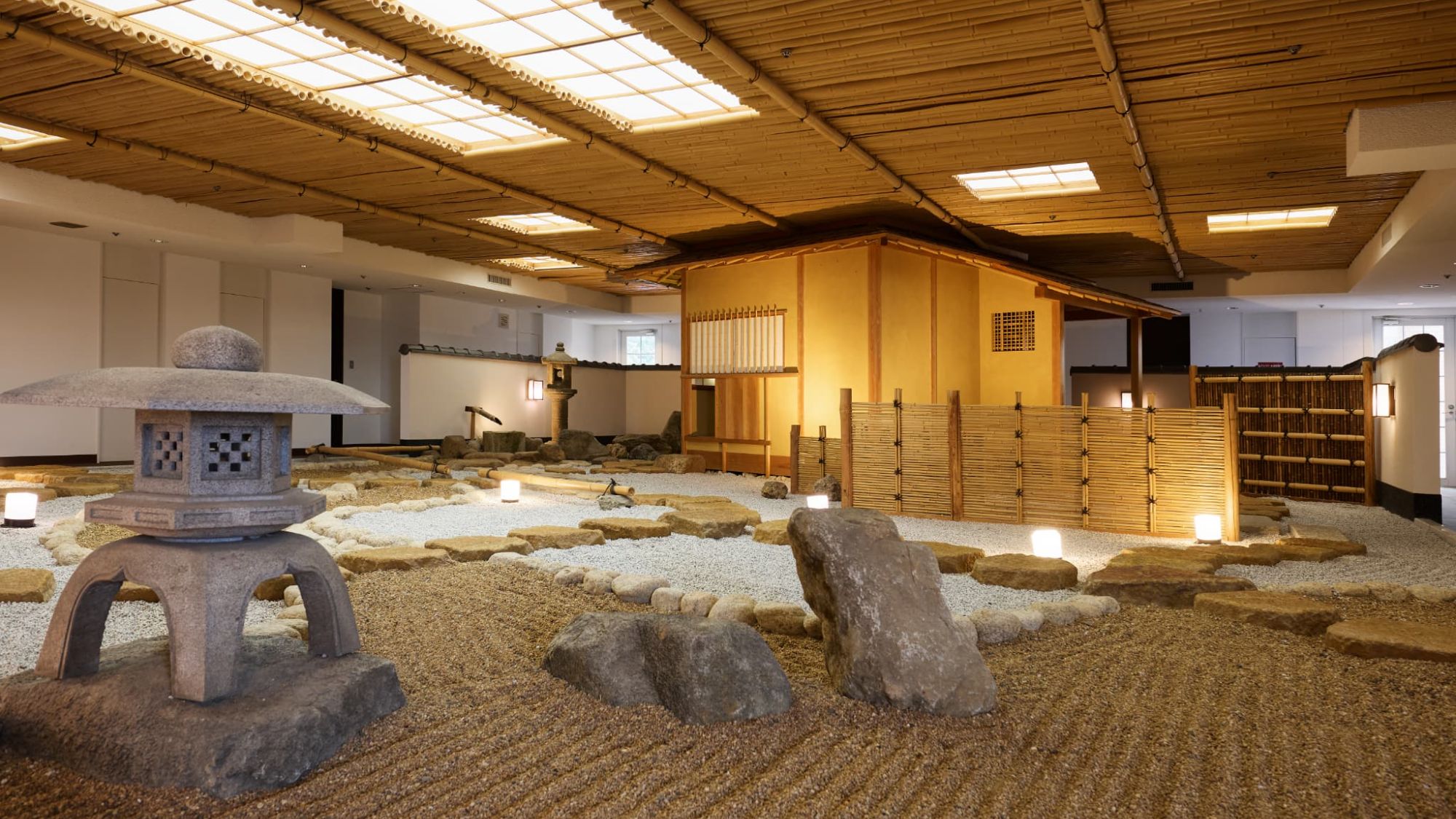 【館内｜園庭茶室】日本の心を伝える本格的なしつらえ。日常の喧騒を離れ、清らかな心を取り戻す時間を。