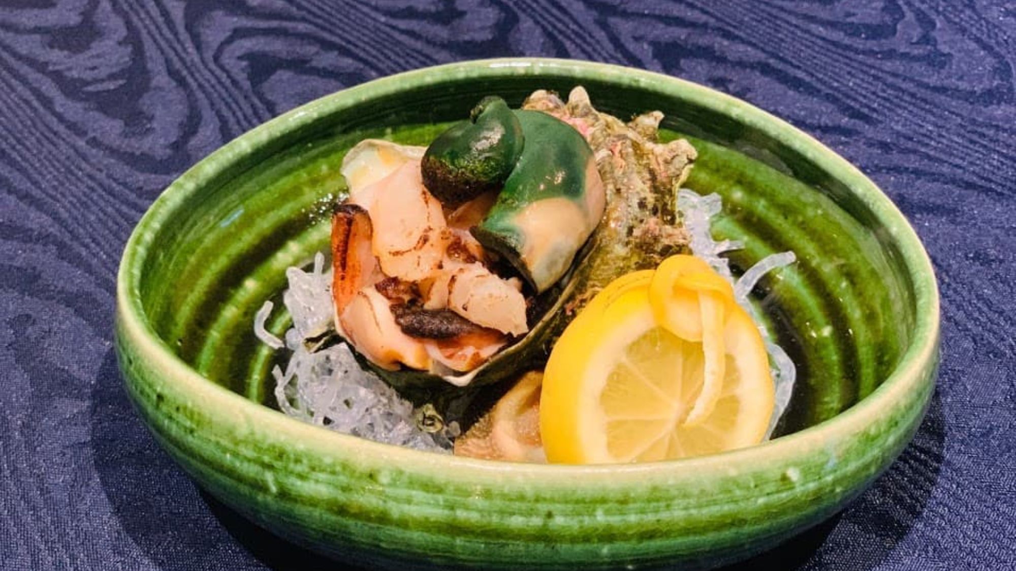 【別注｜サザエのお造り】コリコリとした食感と磯の香りが広がる。鮮度抜群の贅沢な逸品。