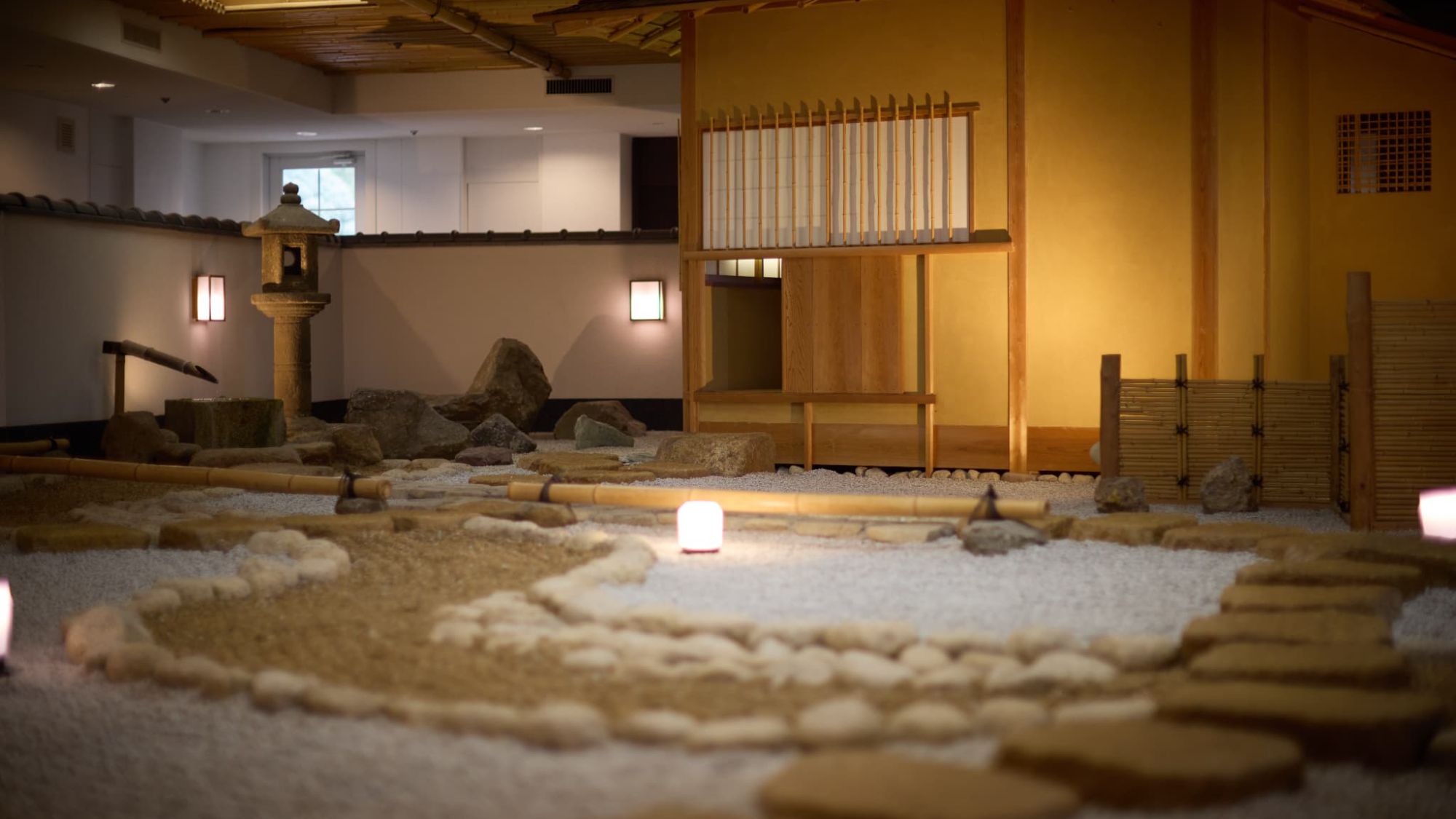 【館内｜園庭茶室】凛とした空気が漂う和の空間。プライベート感あふれるひとときを、心ゆくまで堪能。