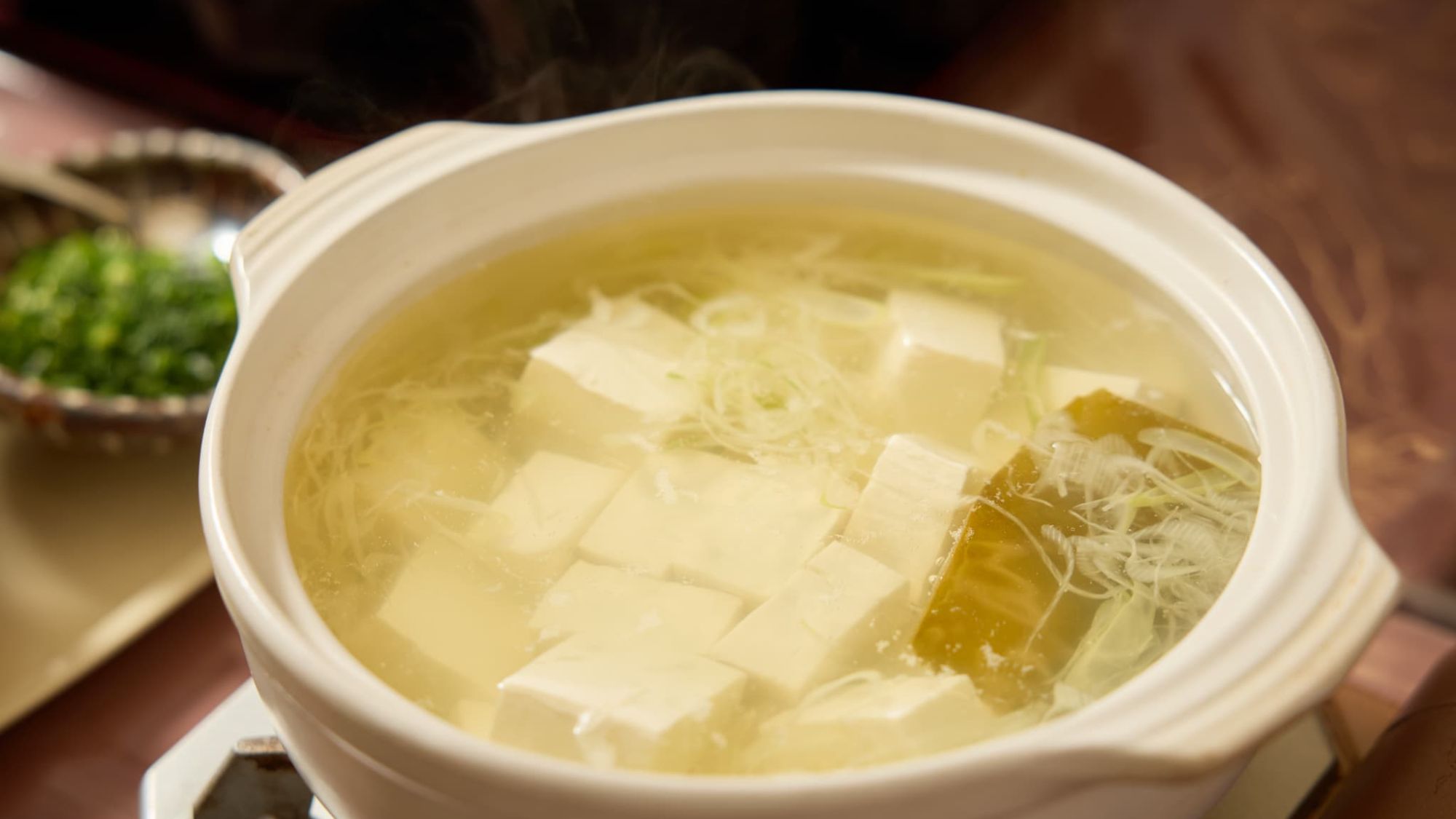 【朝食｜湯豆腐】朝の胃腸を優しく温める。出汁の香りと共にお召し上がりください。