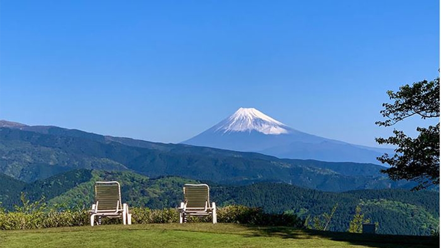 *天気のいい日には美しい富士山が顔を出します。