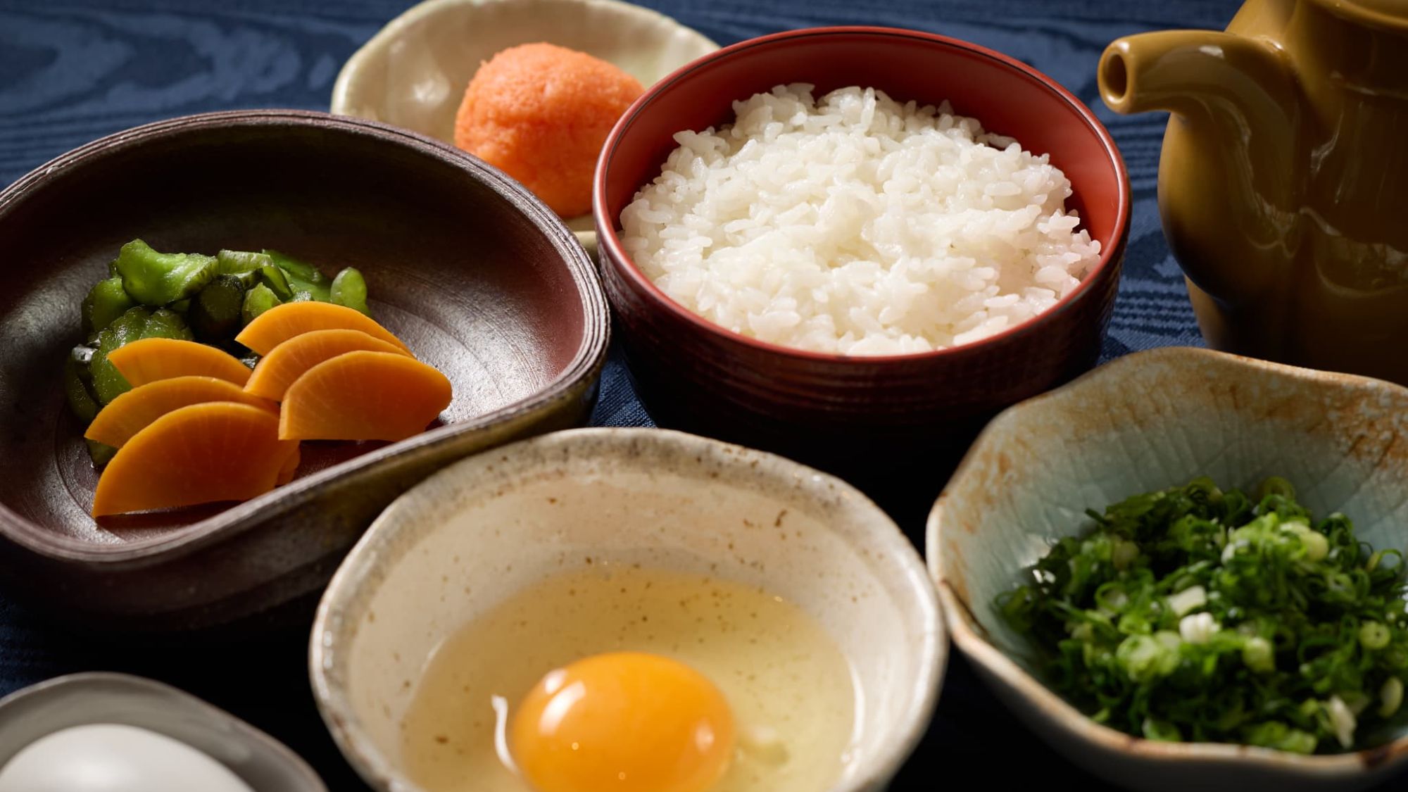 【夕食｜〆の逸品】旨みが溶け出した出汁で楽しむ〆の時間。卵を絡めて最後まで贅沢に。