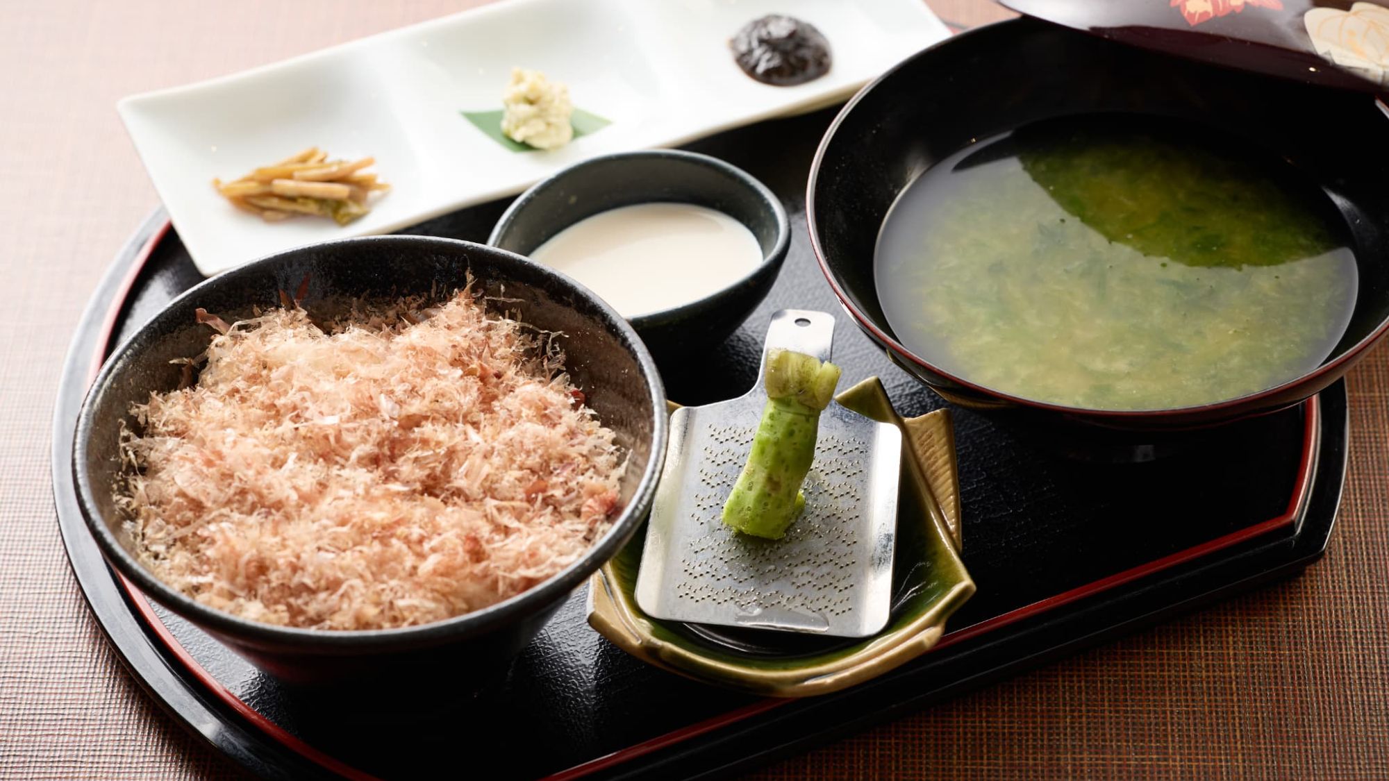 【ランチ｜伊豆名物・山葵丼】本場の香りを自分で楽しむ。シンプルながら奥深い至福の味。