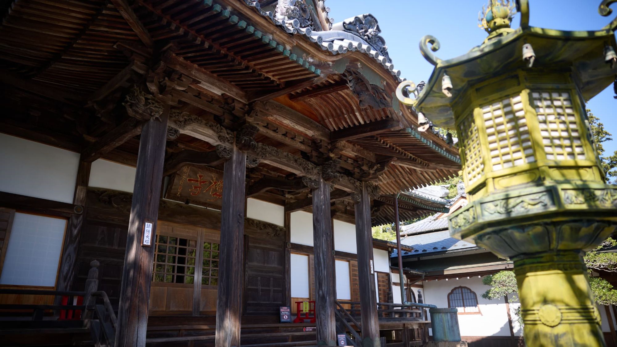【周辺スポット｜修禅寺】細部まで意匠が凝らされた境内。歴史的な重みを随所に感じる、見どころ満載の寺院