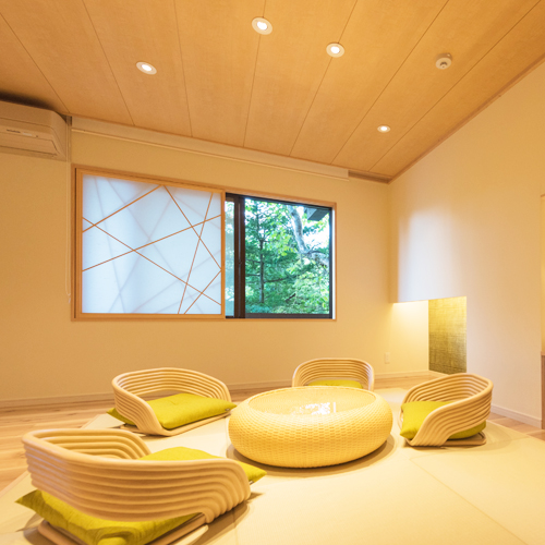 【露付スイート／千～sen～】洋と和、和と洋、巧みな空間演出をお楽しみください。