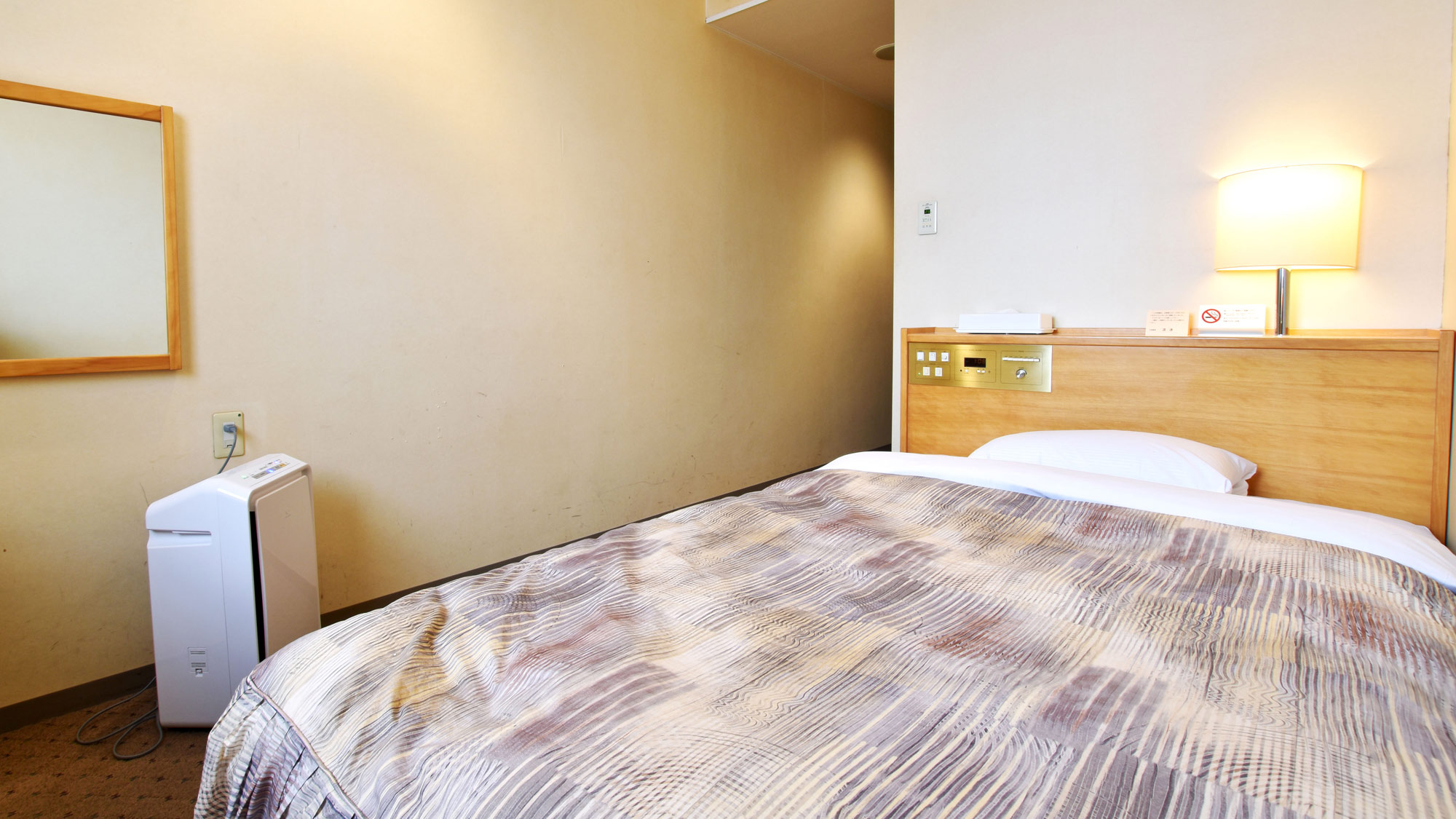 【シングルルーム】☆ベッド幅120cm。シンプルなお部屋です。
