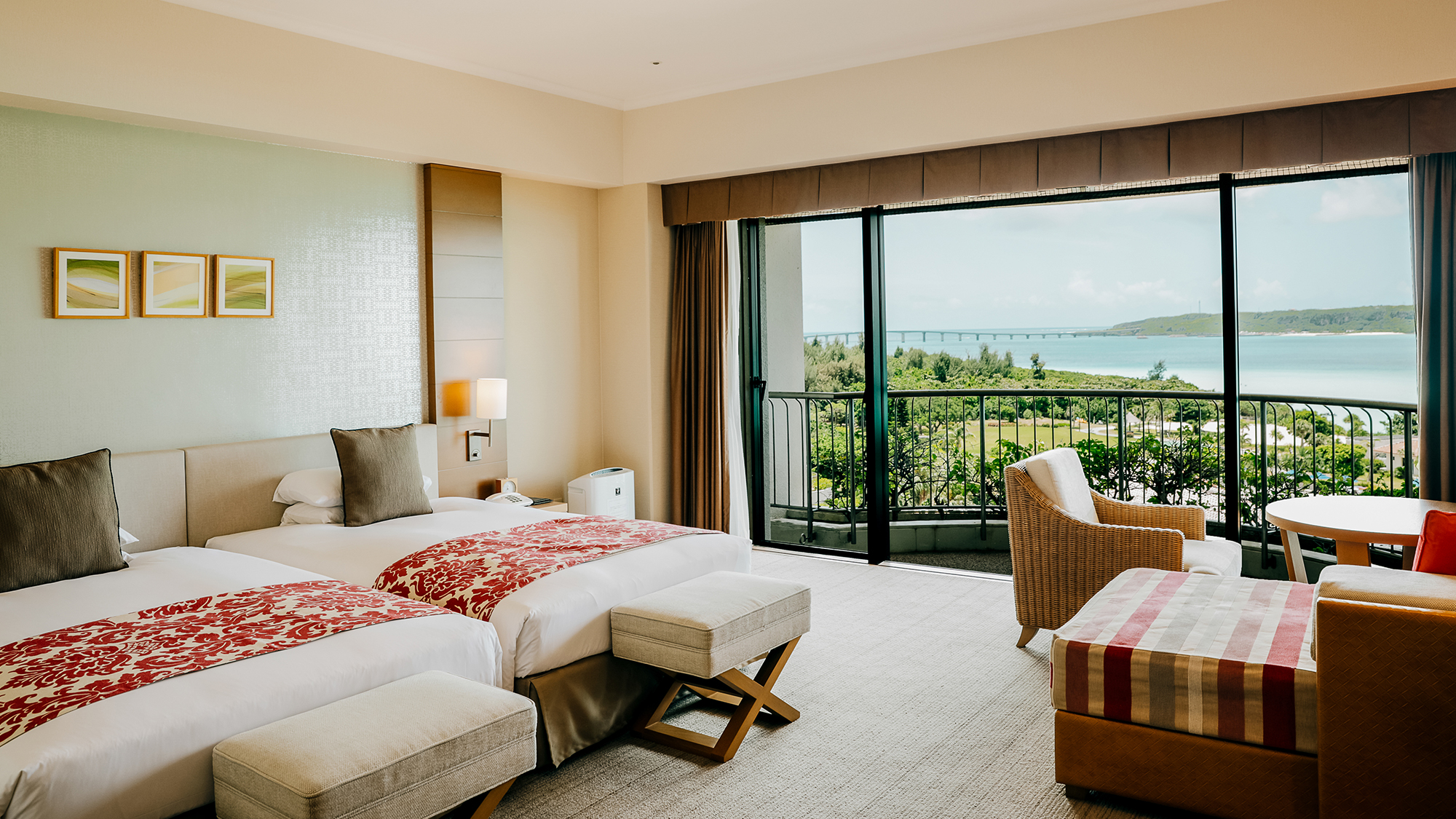 禁煙プレミアムツイン／ワイドビュールーム（コーラルウィング）