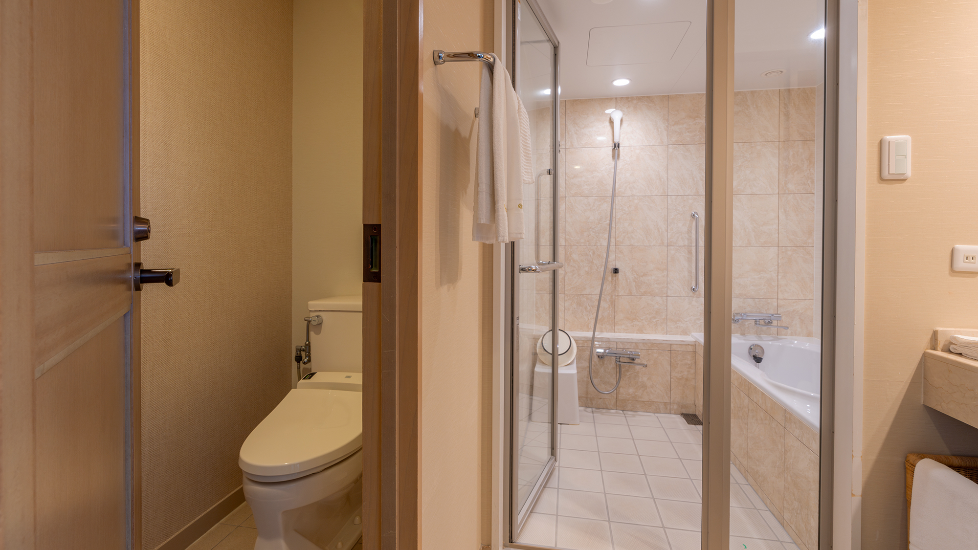 禁煙プレミアムツイン／ワイドビュールーム（コーラルウィング）